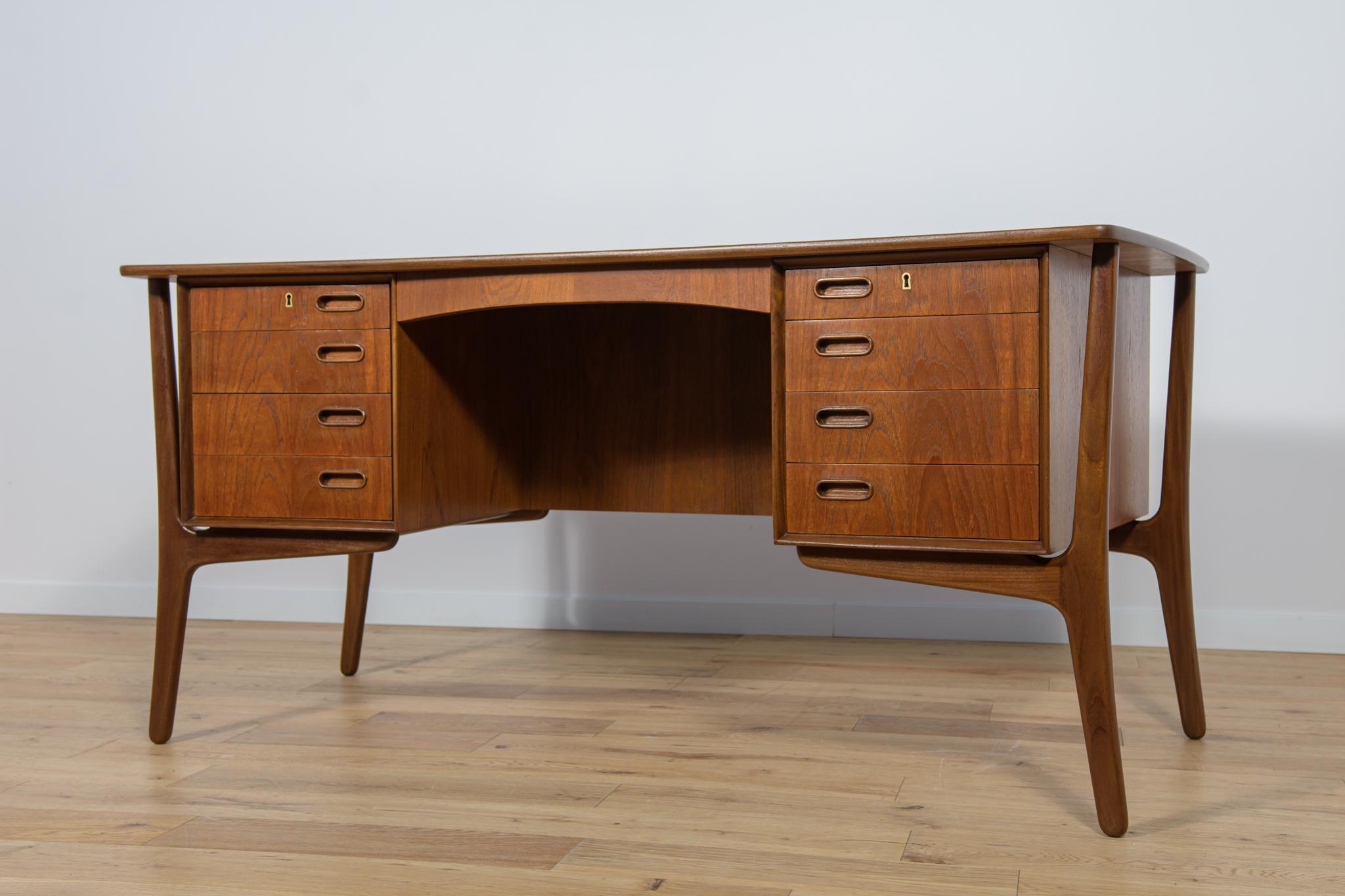 Woodwork Mid-Century Teak Desk by Svend Åge Madsen for H.P. Hansen, 1960s For Sale