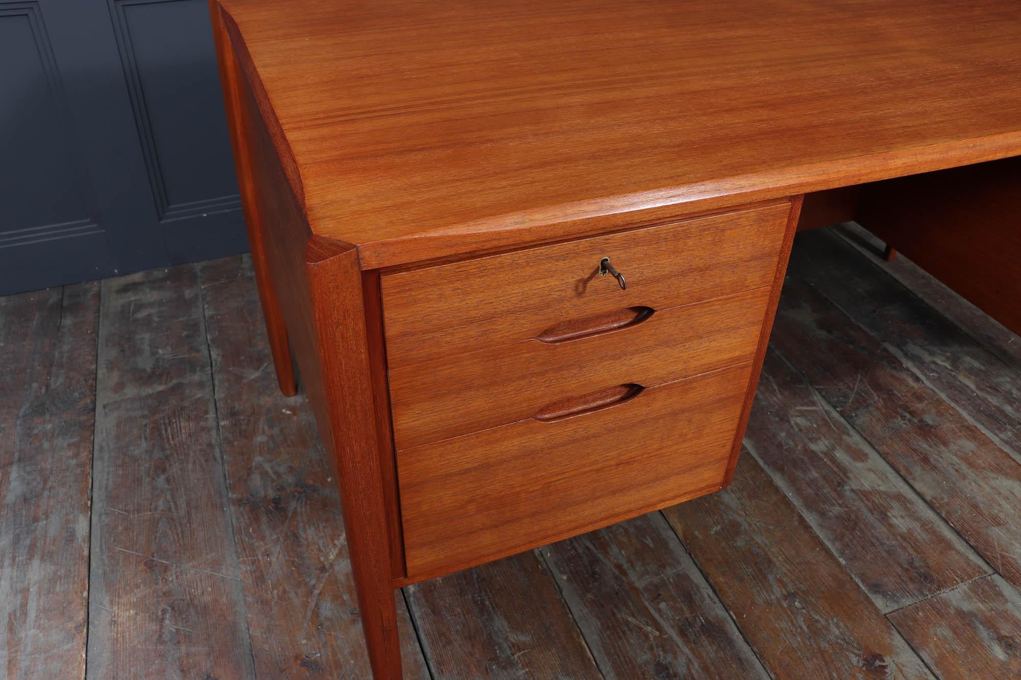Mid-20th Century Mid Century Teak Desk c1960