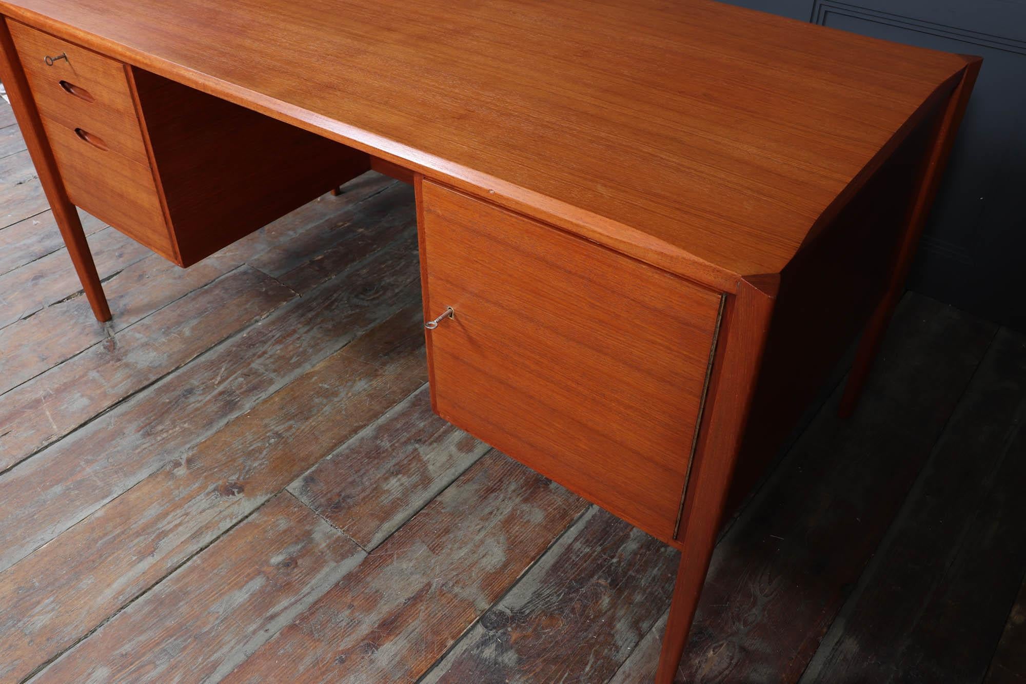 Mid Century Teak Desk c1960 1