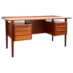 Teakholz-Schreibtisch aus der Mitte des Jahrhunderts, dänisches Design von Peter Løvig Nielsen, Dänemark, 1970er Jahre