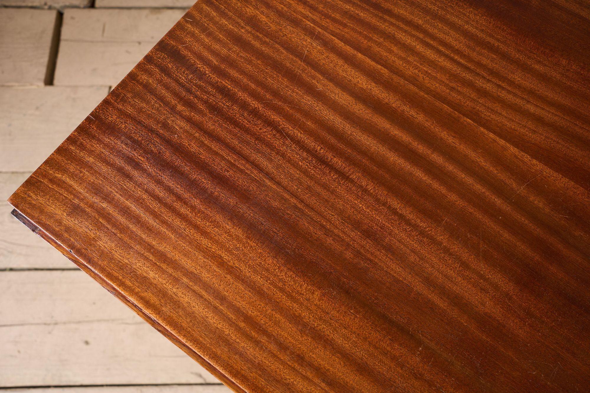 Scrivania in teak del Medioevo in vendita 1