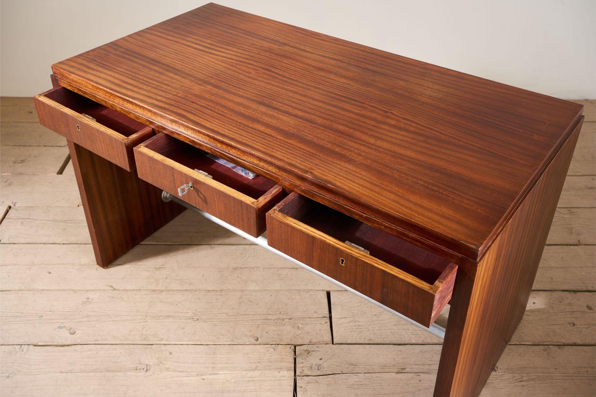 Scrivania in teak del Medioevo in vendita 2
