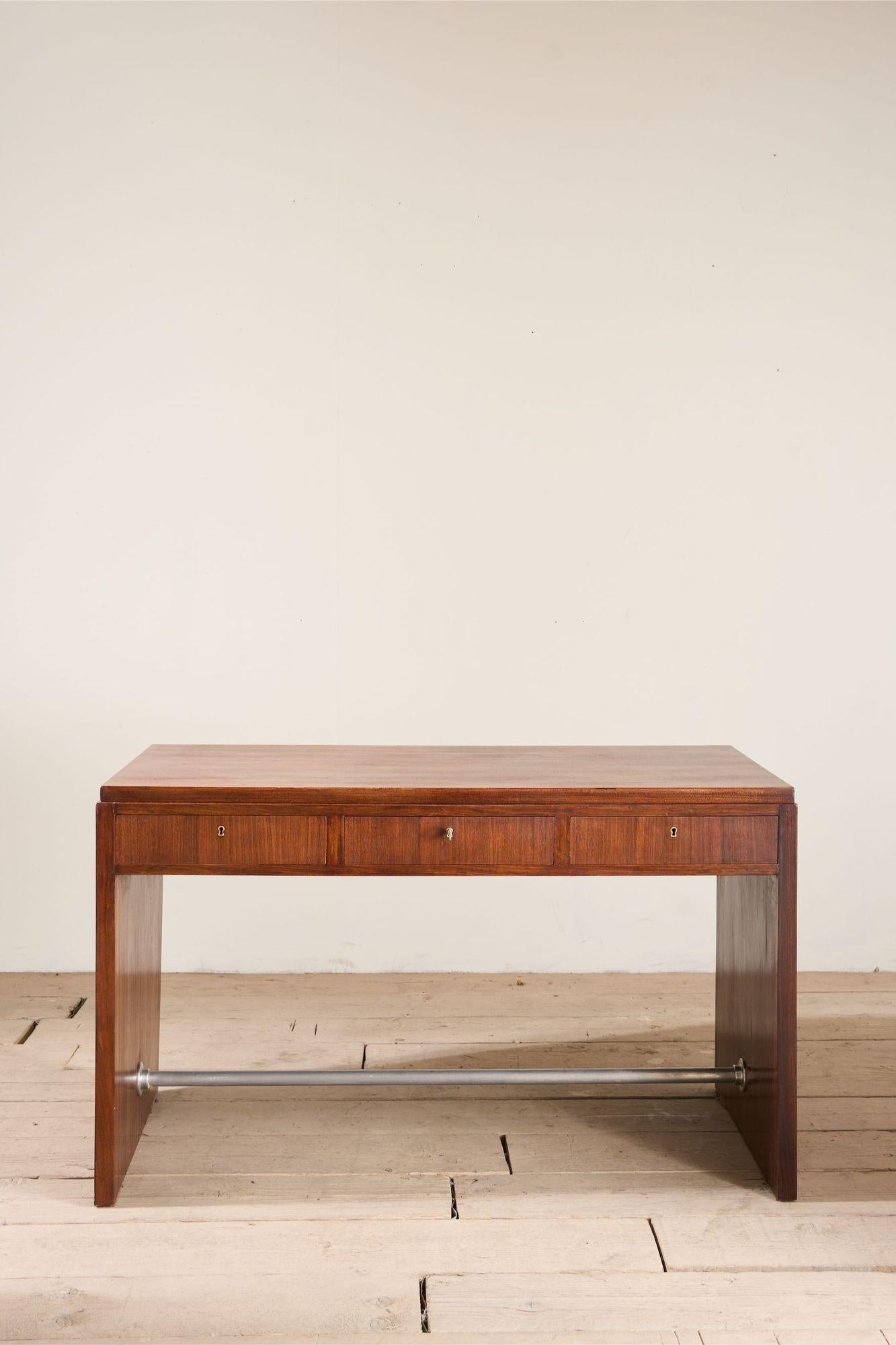 Scrivania in teak del Medioevo in vendita 3