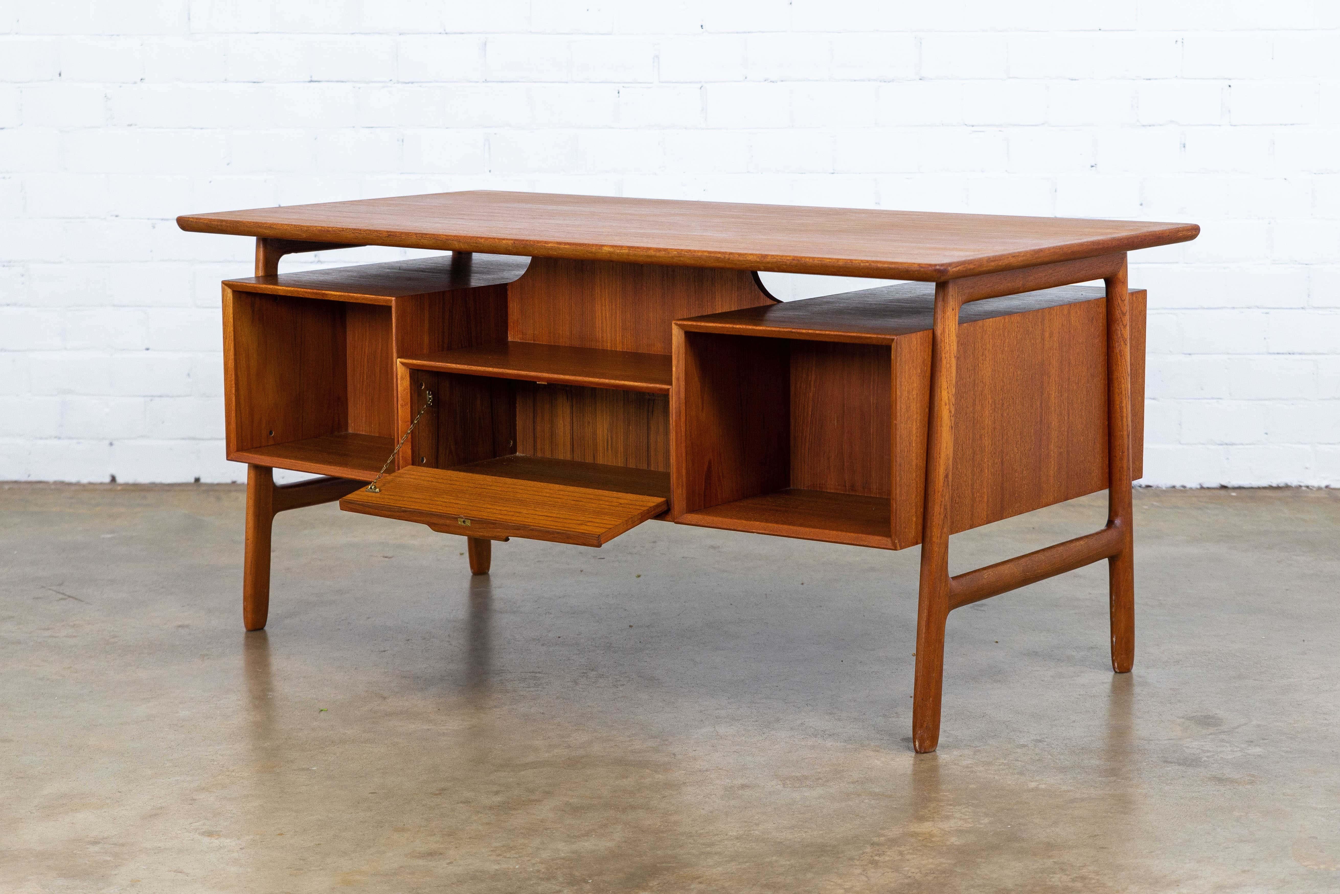 Scandinavian Modern Midcentury Teak Desk from Omann Jun, Model 75, 1960s, Vintage Design
