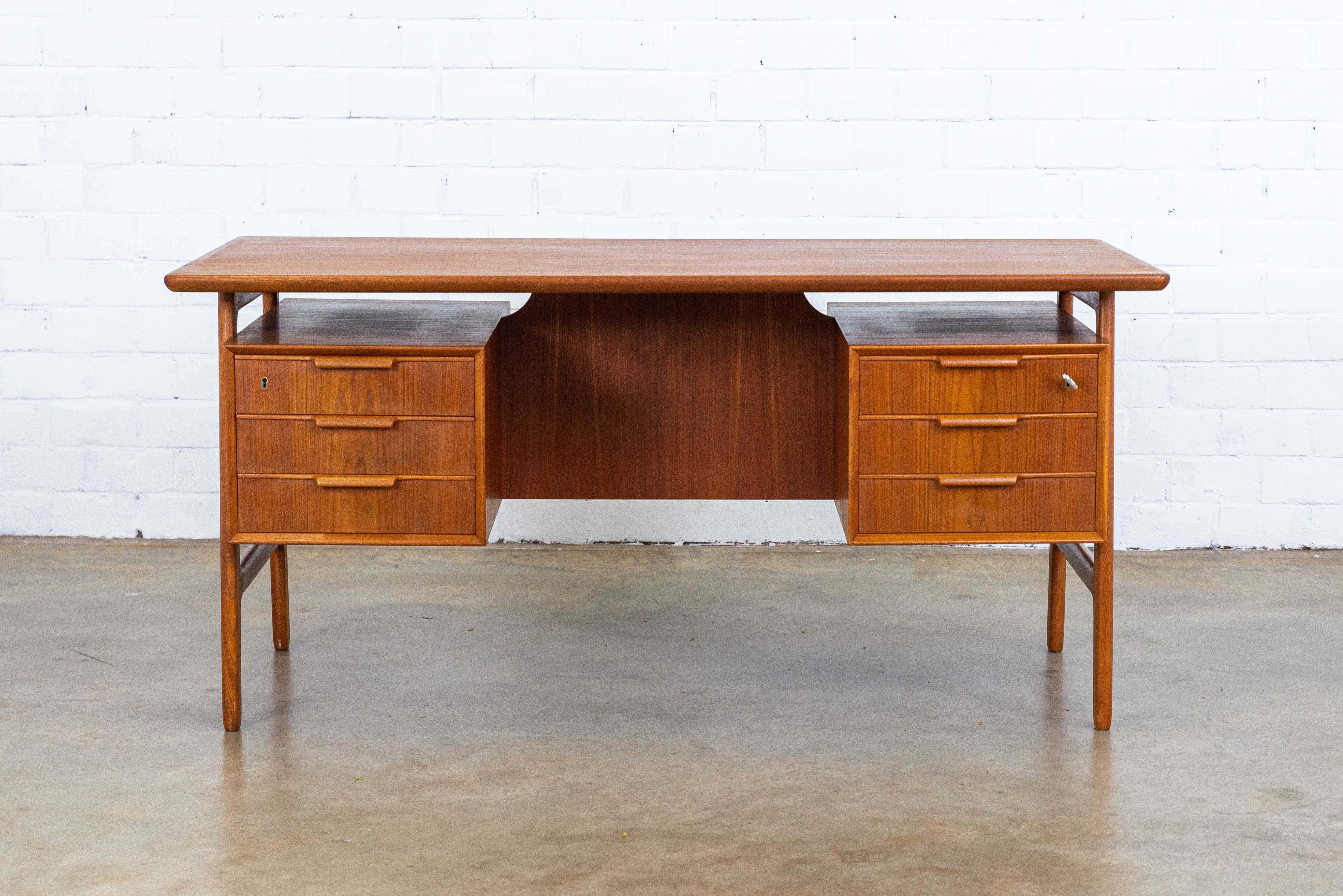 Danish Midcentury Teak Desk from Omann Jun, Model 75, 1960s, Vintage Design