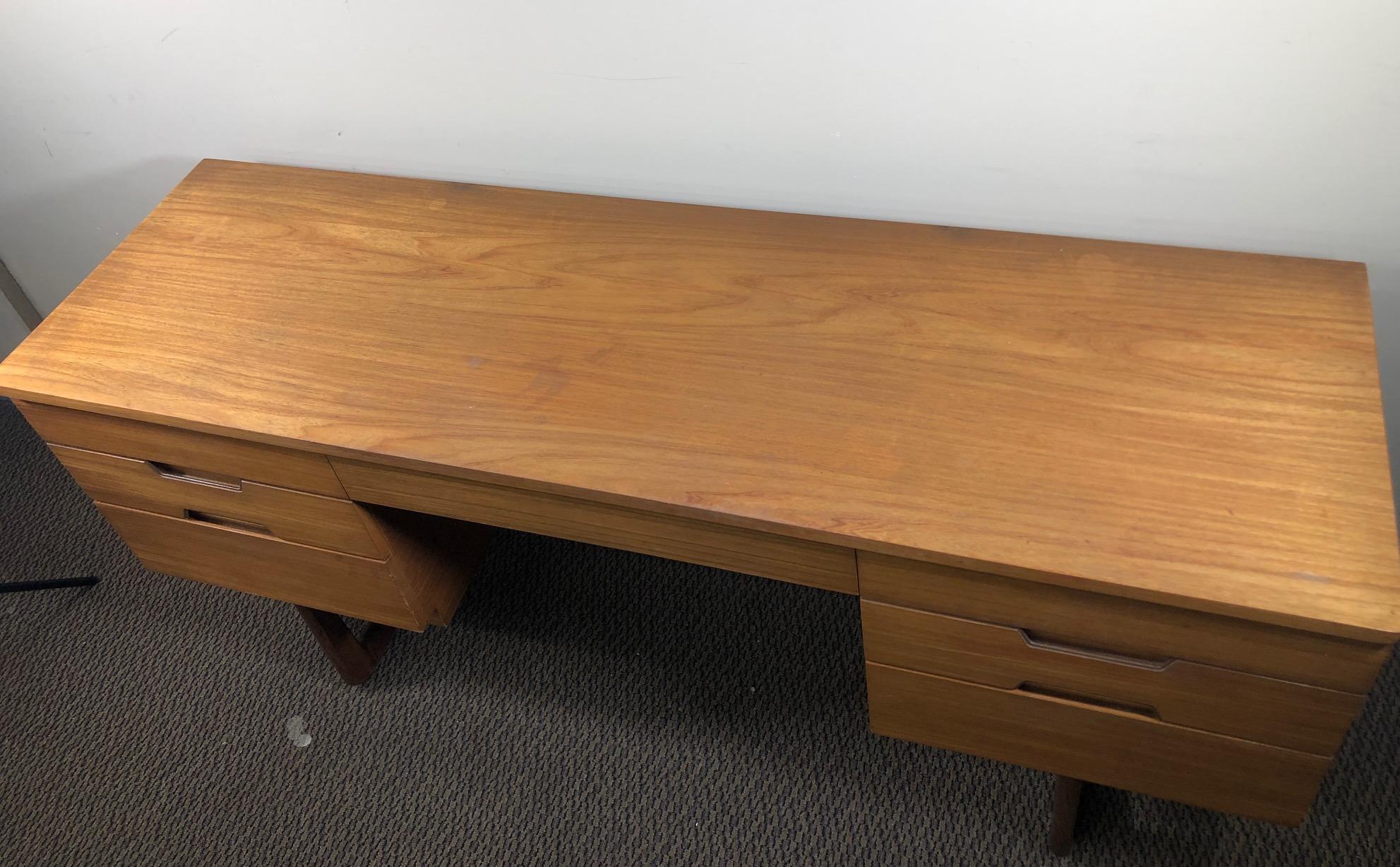 Midcentury Teak Desk or Vanity by Uniflex For Sale 3