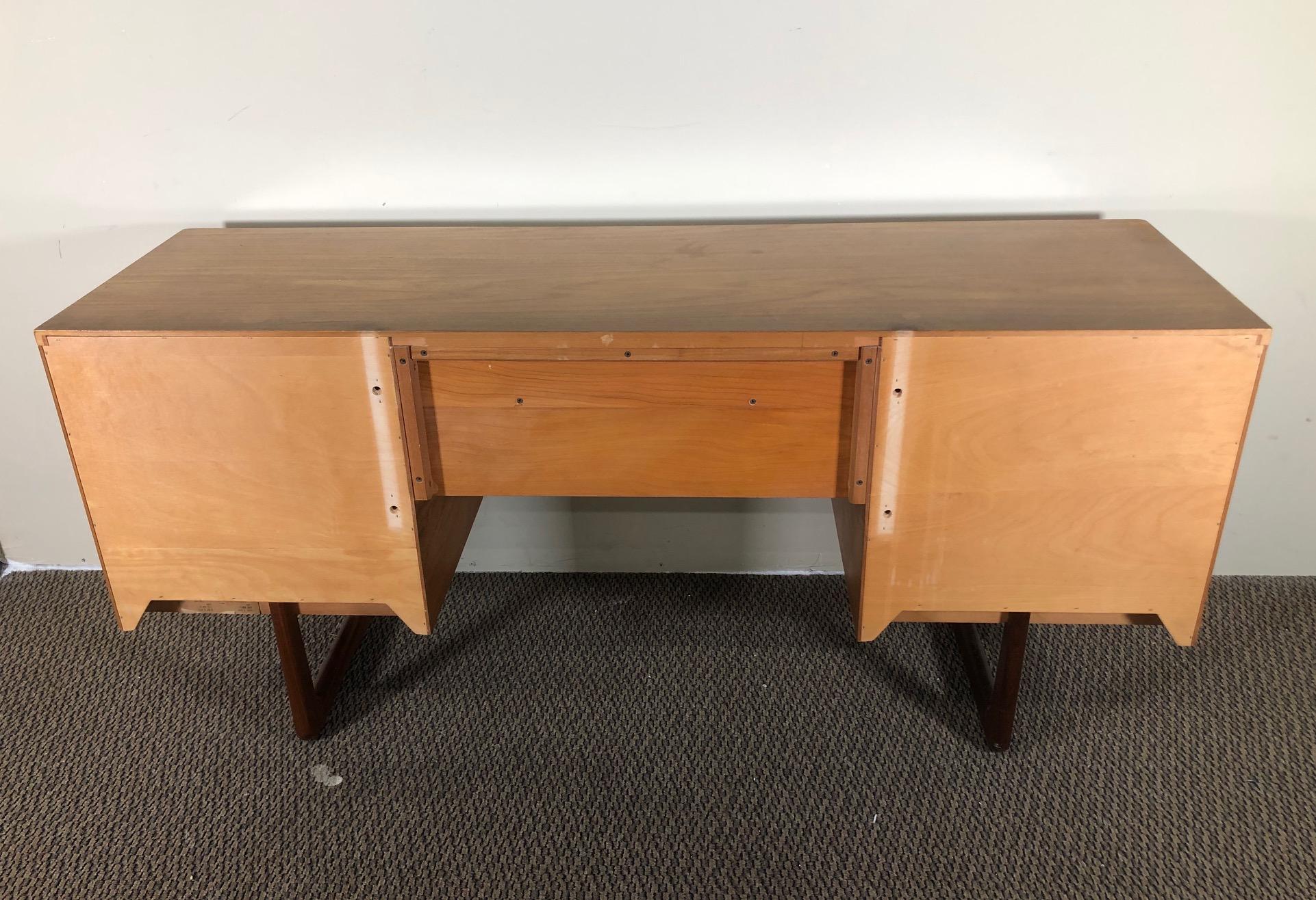 Midcentury Teak Desk or Vanity by Uniflex For Sale 7