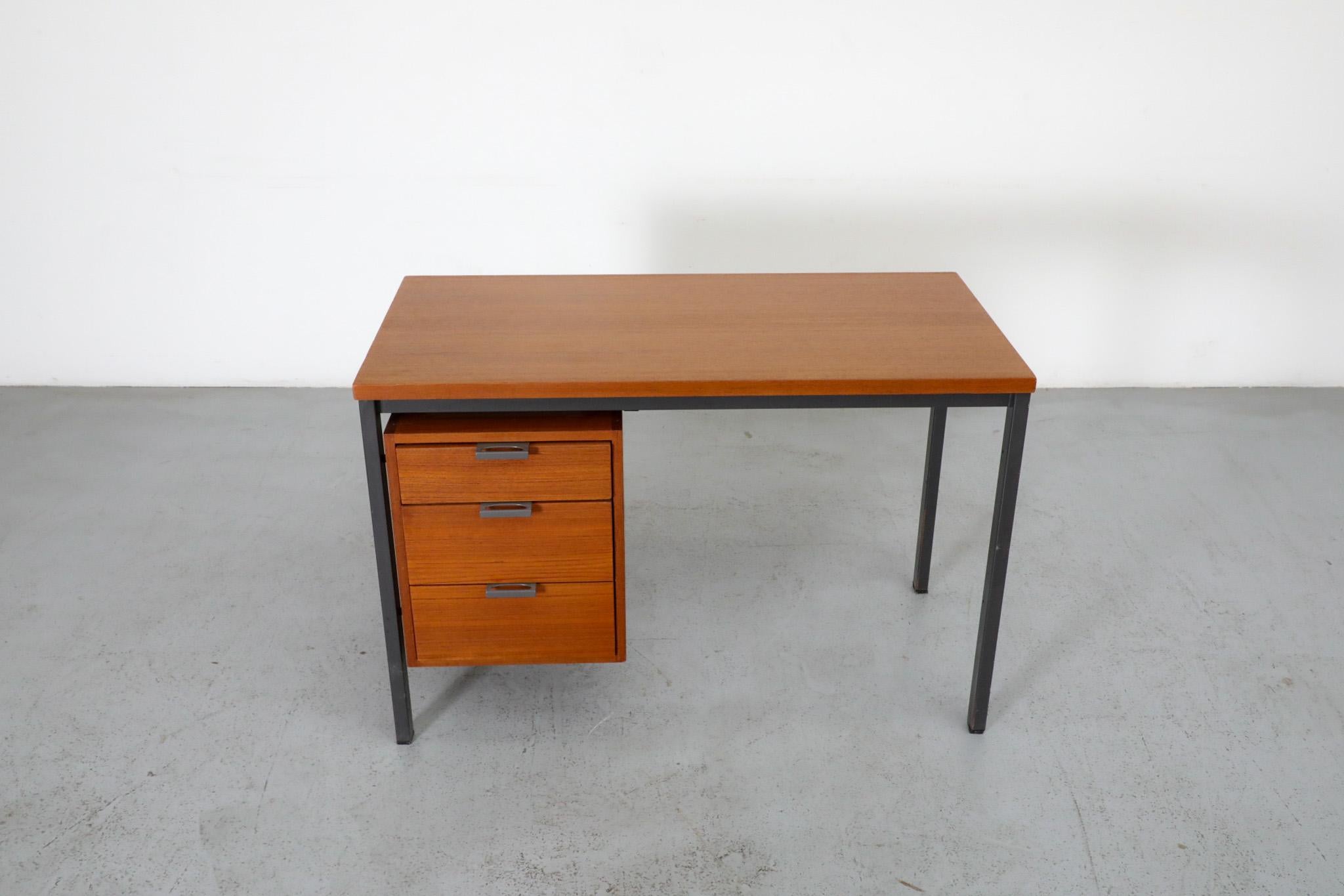 Scrivania in teak di metà secolo con cassetti sovrapposti di Herbert Hirche per Holzapfel in vendita 2