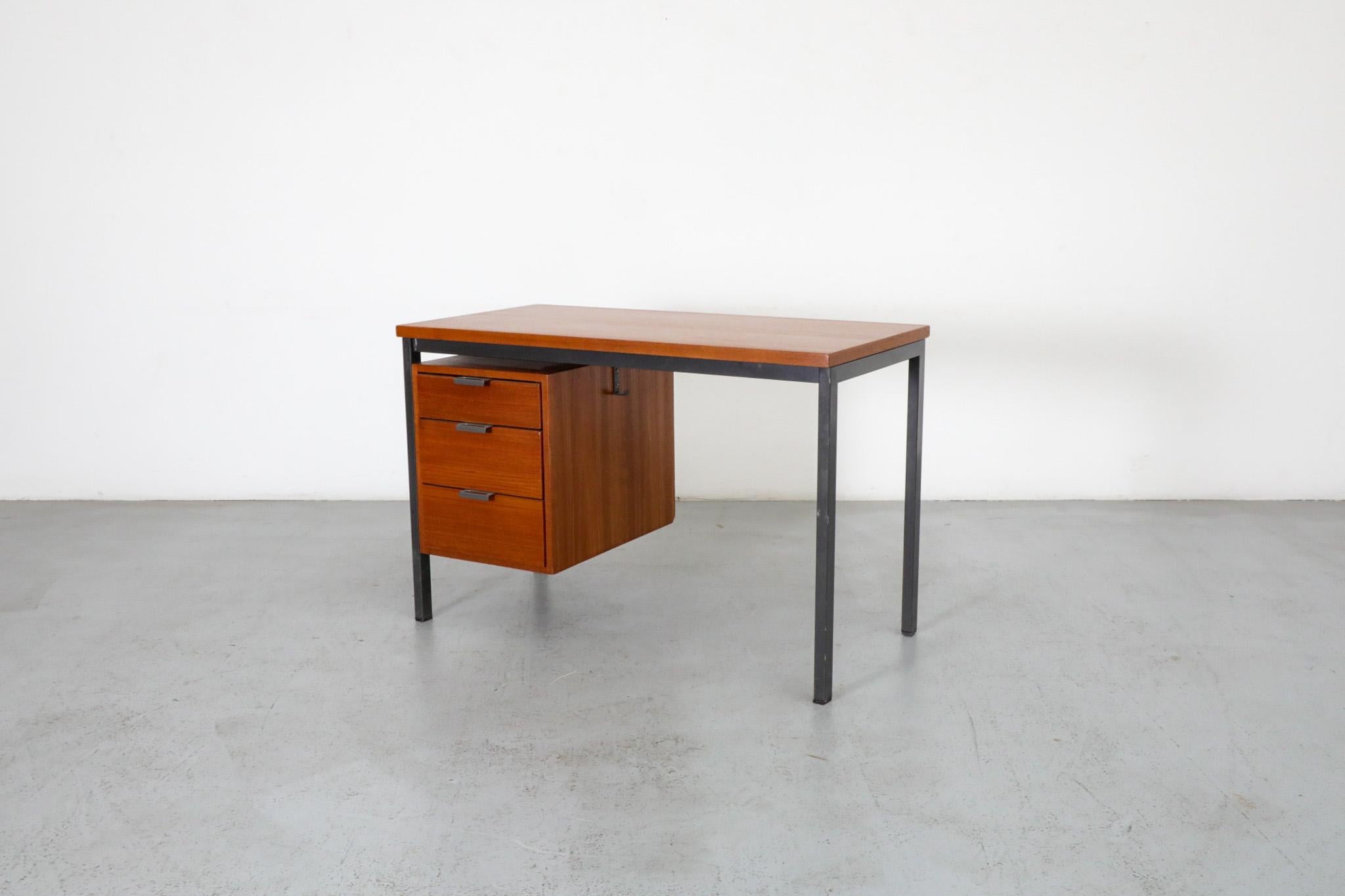 Tedesco Scrivania in teak di metà secolo con cassetti sovrapposti di Herbert Hirche per Holzapfel in vendita