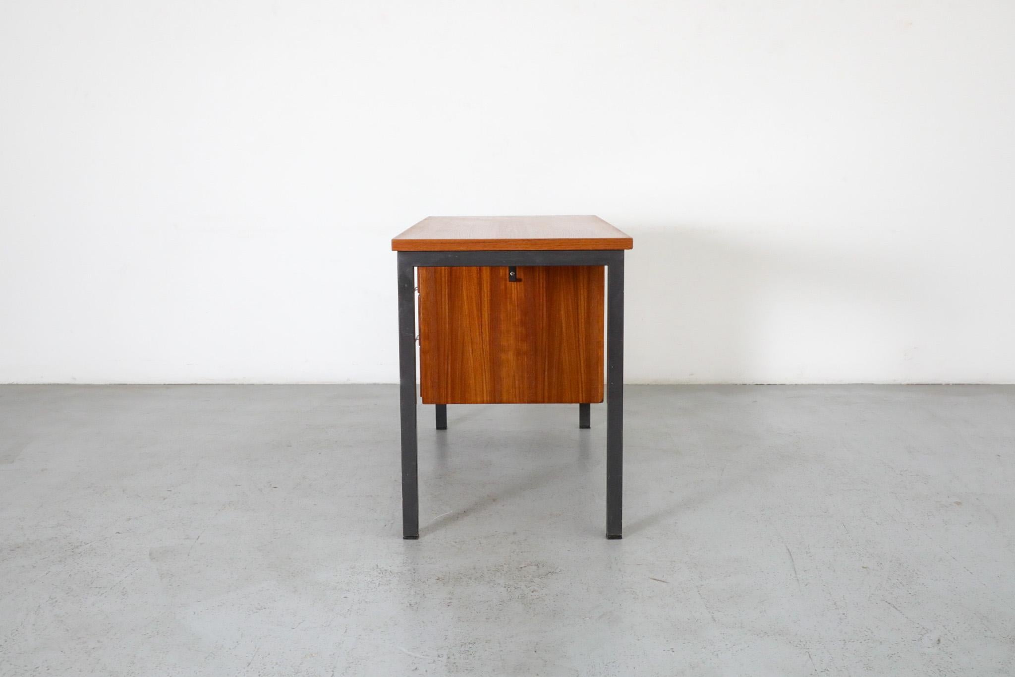 Smaltato Scrivania in teak di metà secolo con cassetti sovrapposti di Herbert Hirche per Holzapfel in vendita