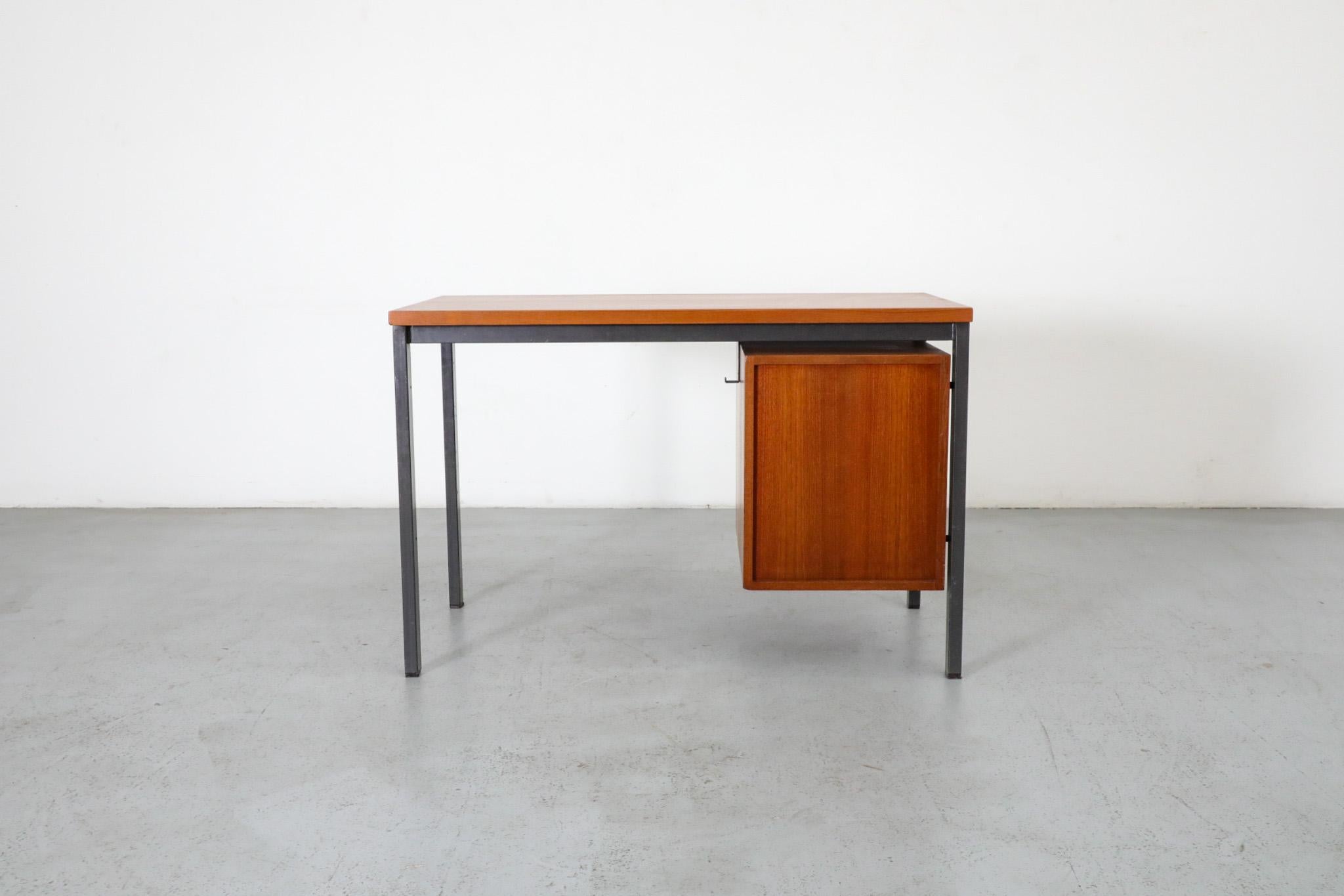 XX secolo Scrivania in teak di metà secolo con cassetti sovrapposti di Herbert Hirche per Holzapfel in vendita