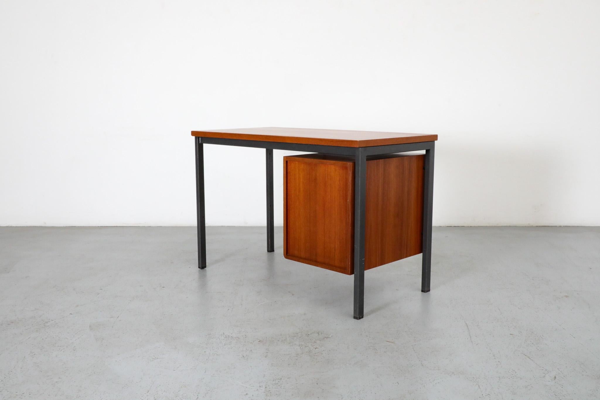 Metallo Scrivania in teak di metà secolo con cassetti sovrapposti di Herbert Hirche per Holzapfel in vendita