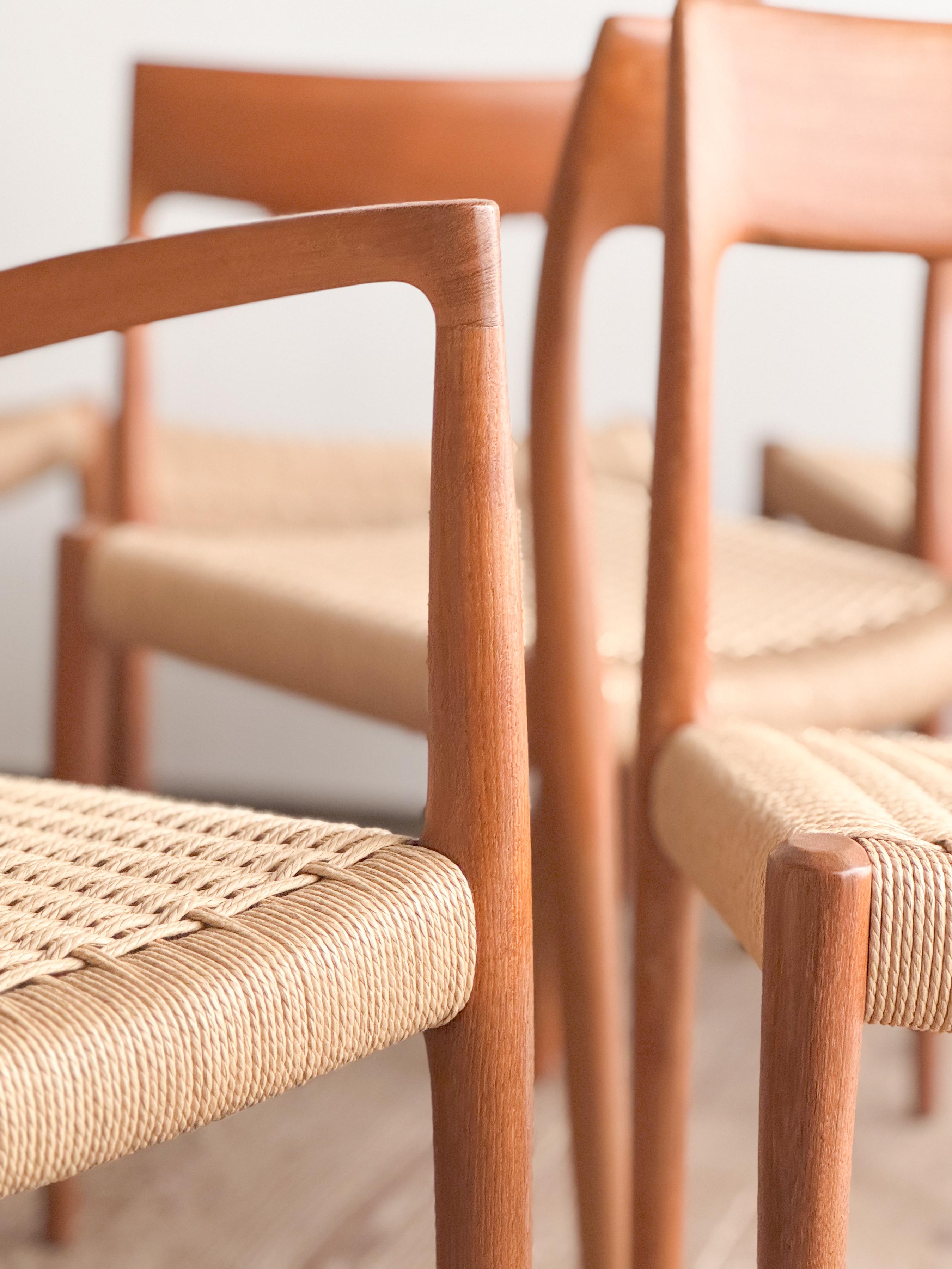Teak-Esszimmerstühle aus der Jahrhundertmitte #57&77 von Niels O. Møller, JL. Moller, Satz von 10 im Angebot 3