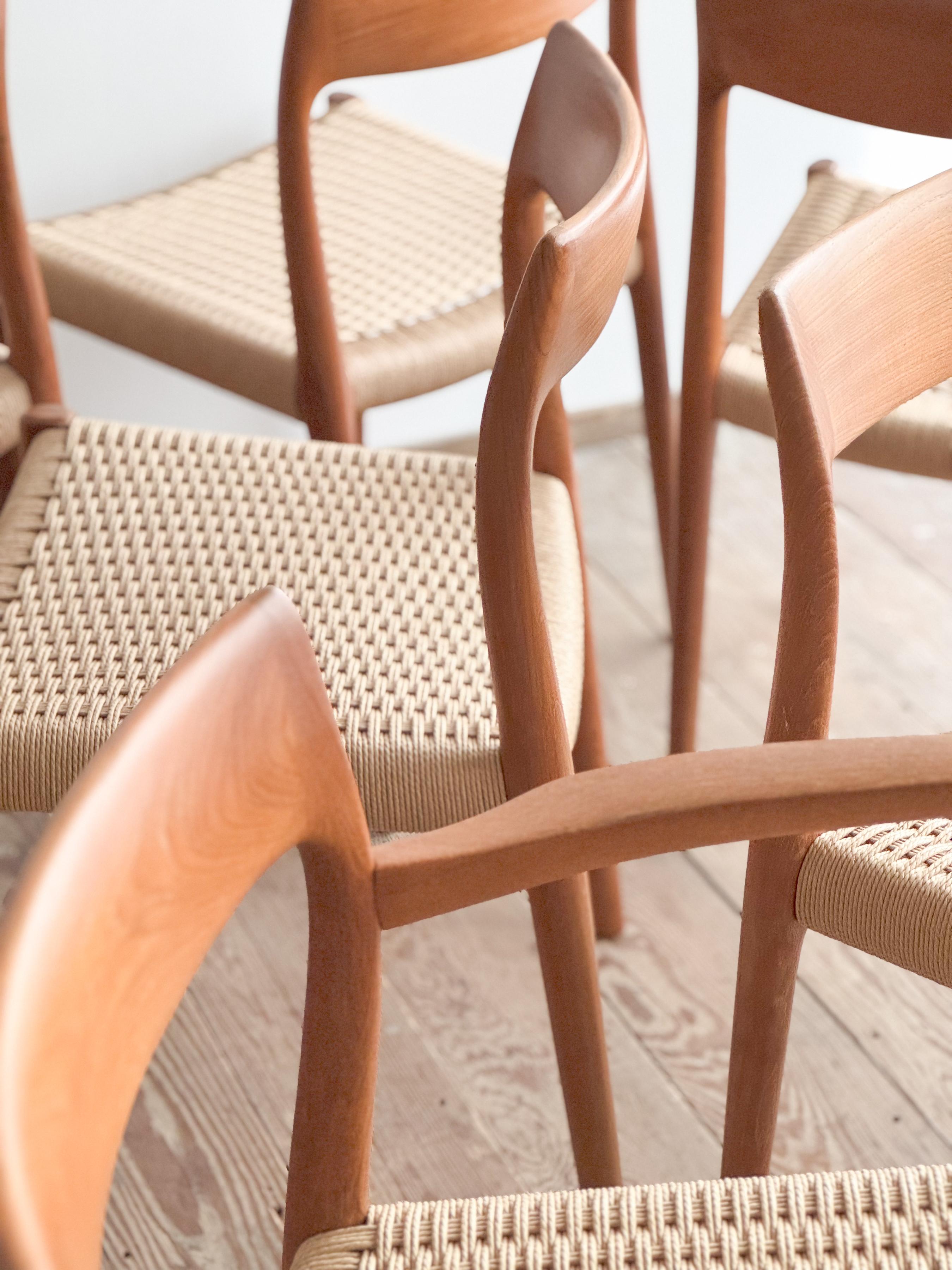 Teak-Esszimmerstühle aus der Jahrhundertmitte #57&77 von Niels O. Møller, JL. Moller, Satz von 10 im Angebot 4