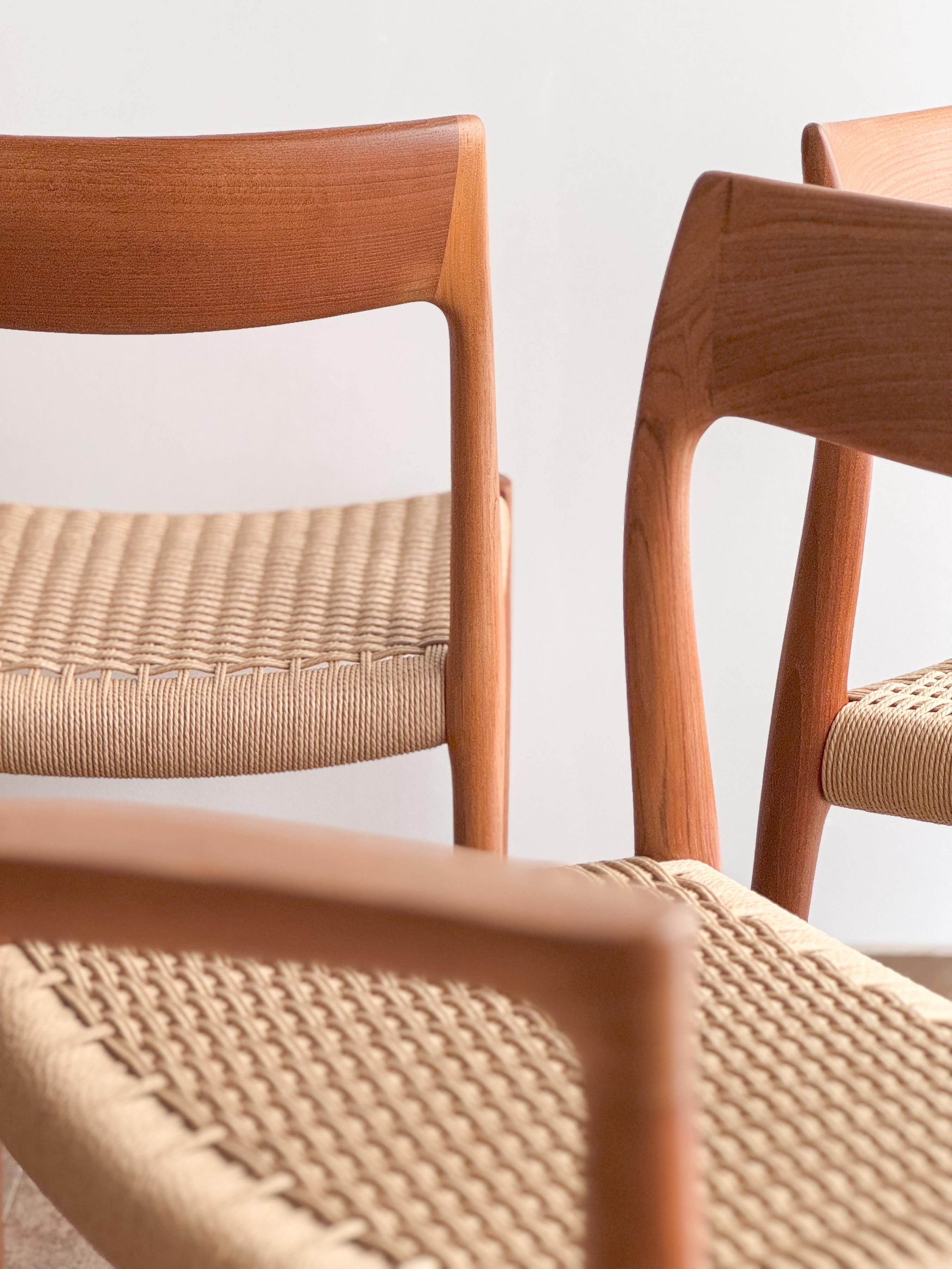 Teak-Esszimmerstühle aus der Jahrhundertmitte #57&77 von Niels O. Møller, JL. Moller, Satz von 10 im Angebot 8