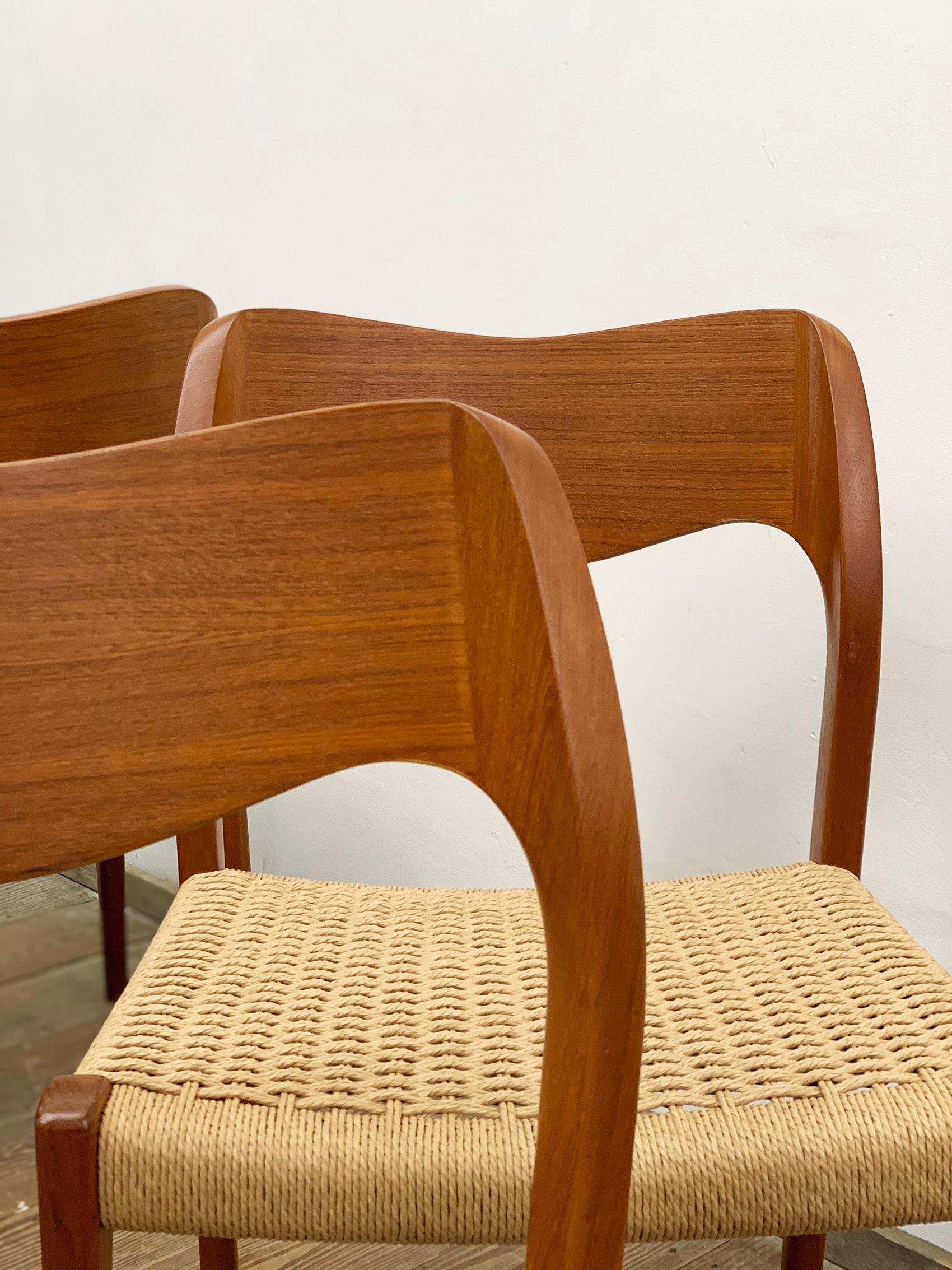 Chaises de salle à manger en teck du milieu du siècle #71 par Niels O. Møller pour J.L. Moller, ensemble de 4 en vente 5