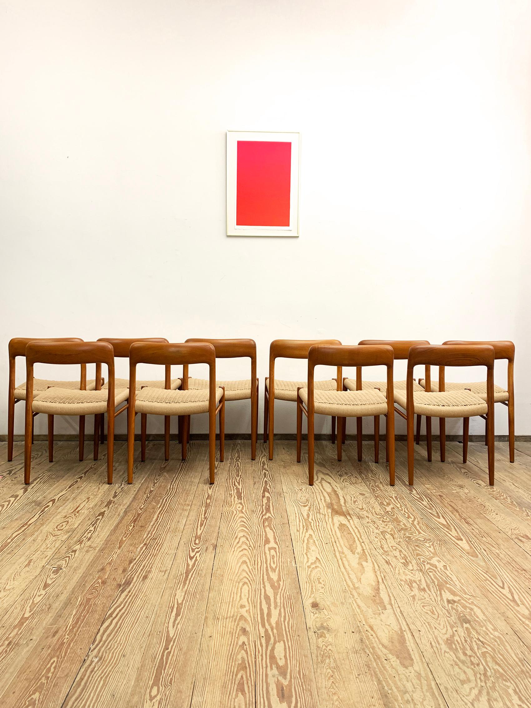 Mid-Century moderno Sedie da pranzo in teak del Medioevo #75 di Niels O. Møller, J. L. Moller, set da 10 in vendita