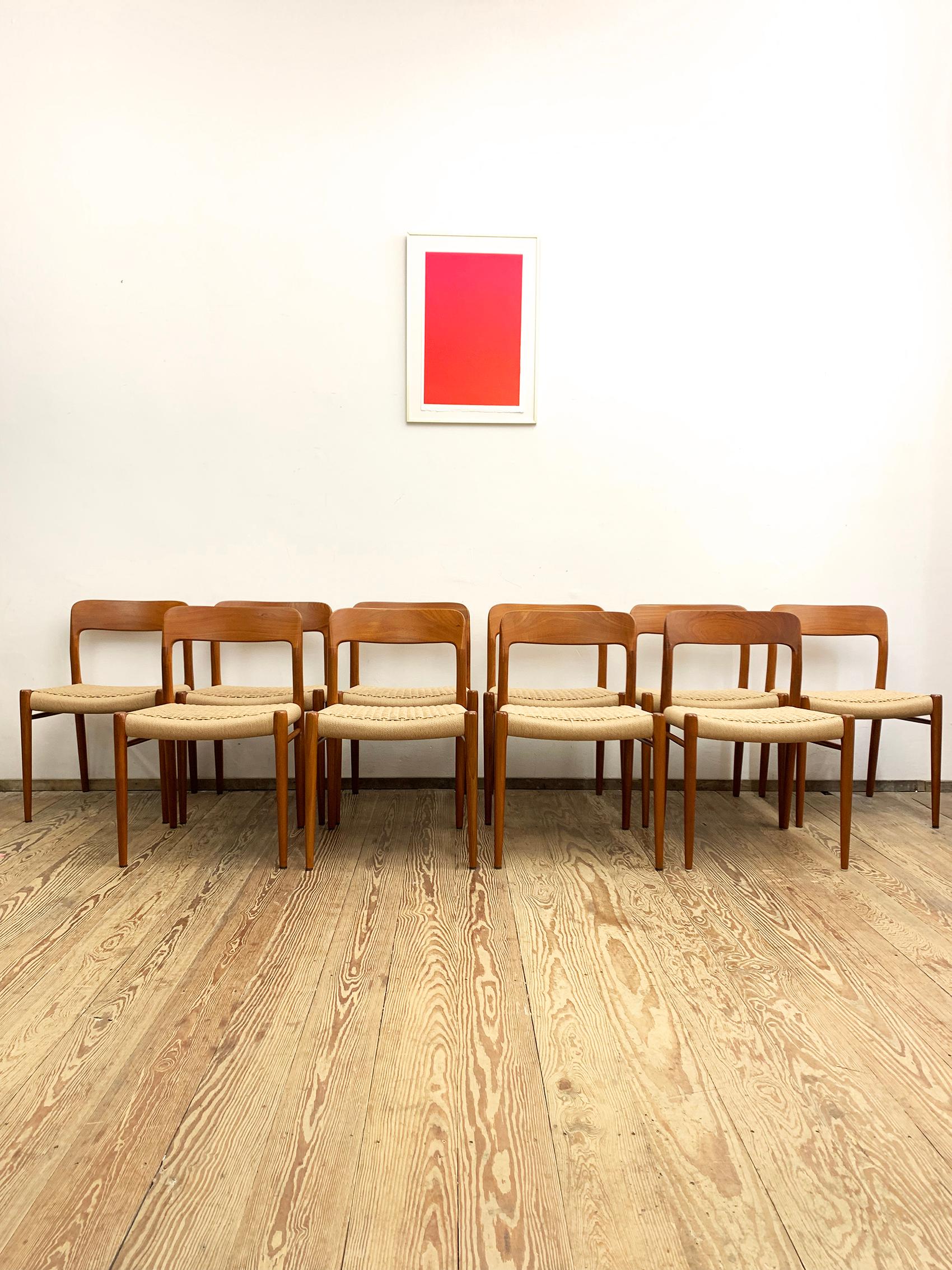 Intagliato a mano Sedie da pranzo in teak del Medioevo #75 di Niels O. Møller, J. L. Moller, set da 10 in vendita
