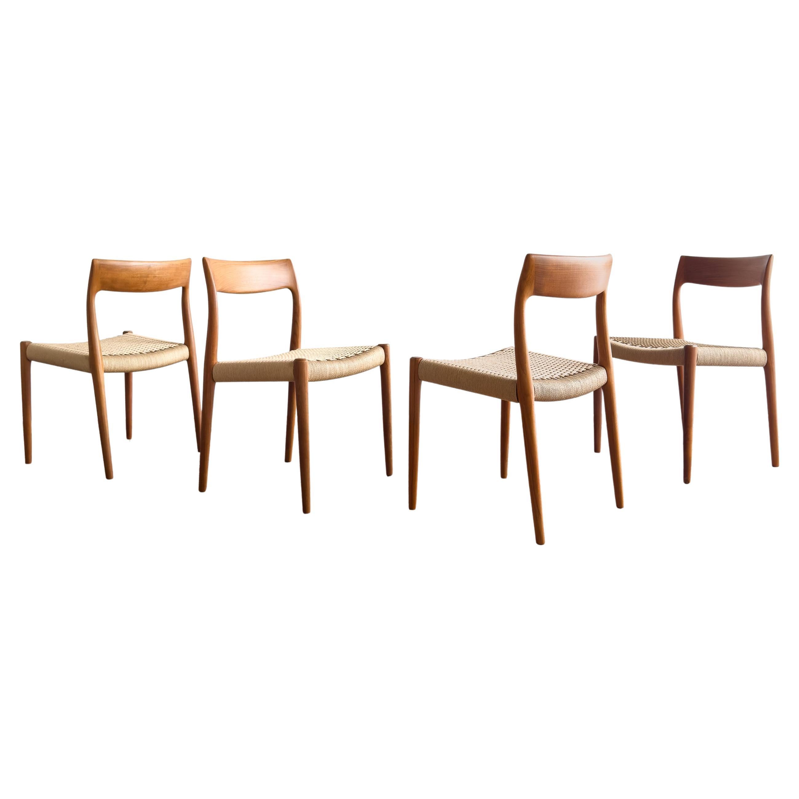 Sedie da pranzo in teak del metà del secolo scorso #77 di Niels O. Møller per J. L. Moller, set da 4