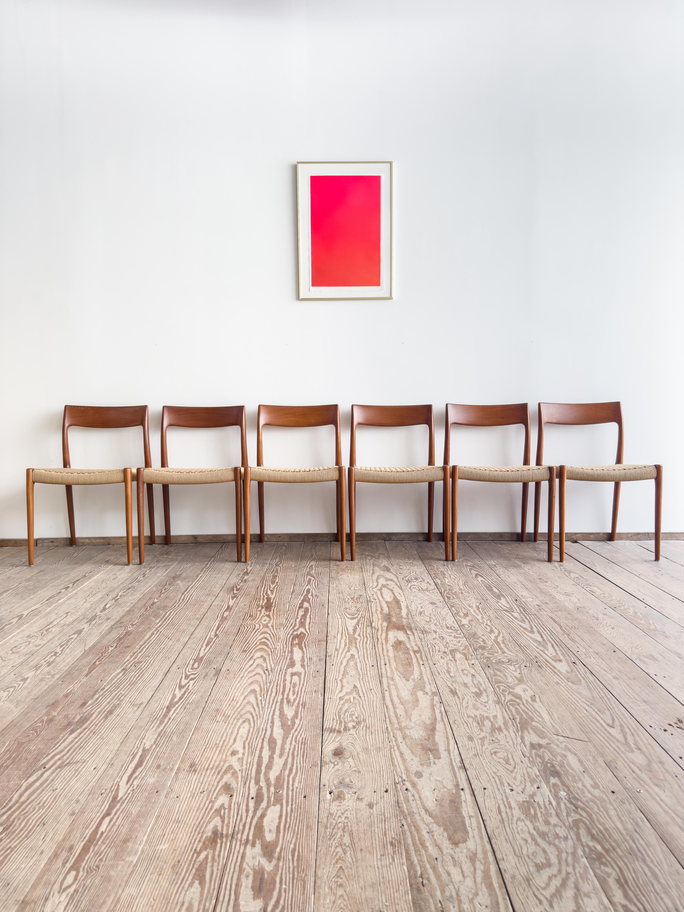 Mid-Century moderno Sedie da pranzo in teak del metà del secolo scorso #77 di Niels O. Møller per J. L. Moller, set da 6 in vendita