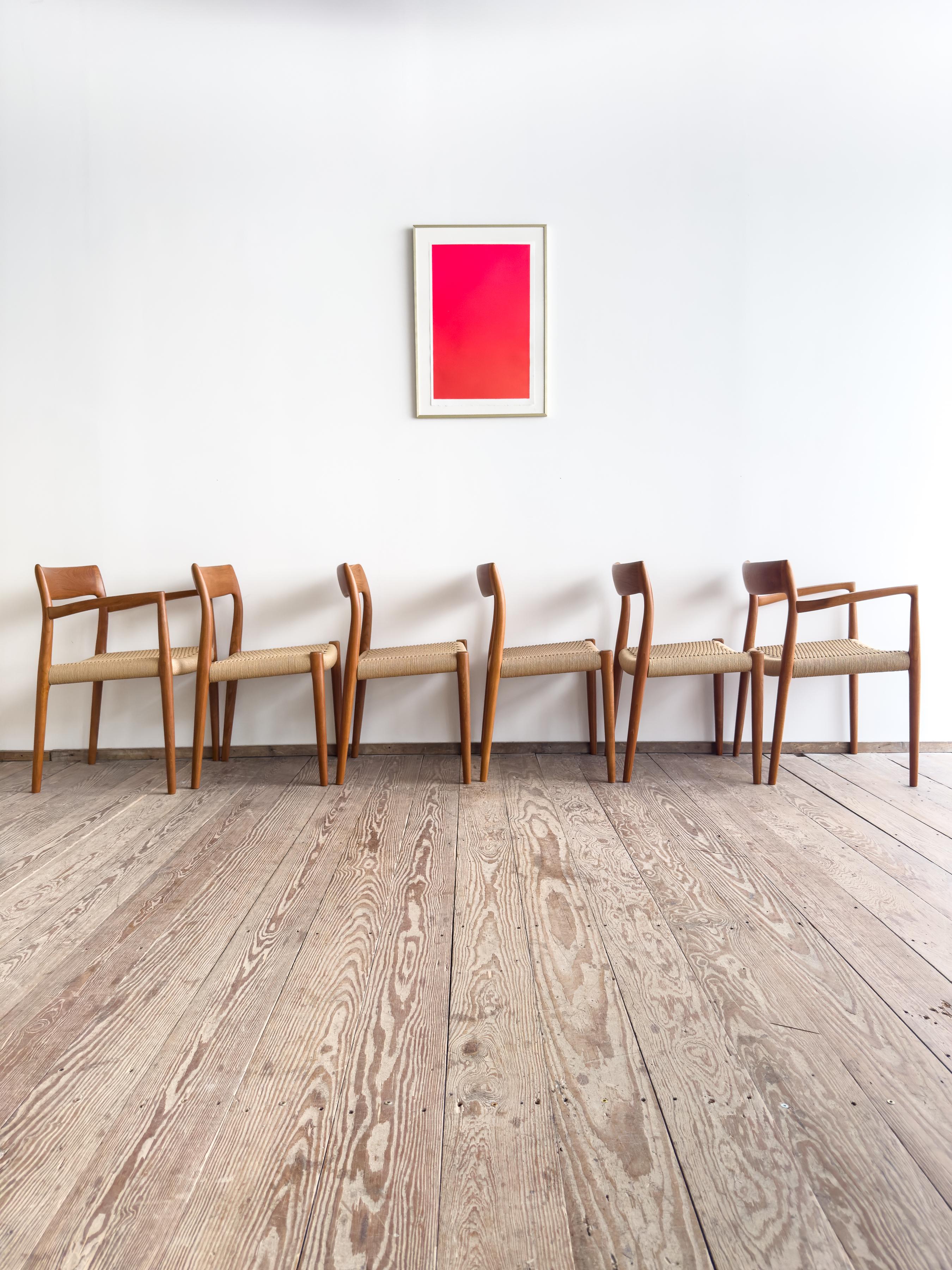 Sillas de comedor de teca de mediados de siglo nº 57&77 de Niels O. Møller, J. L. Moller, juego de 6 Danés en venta