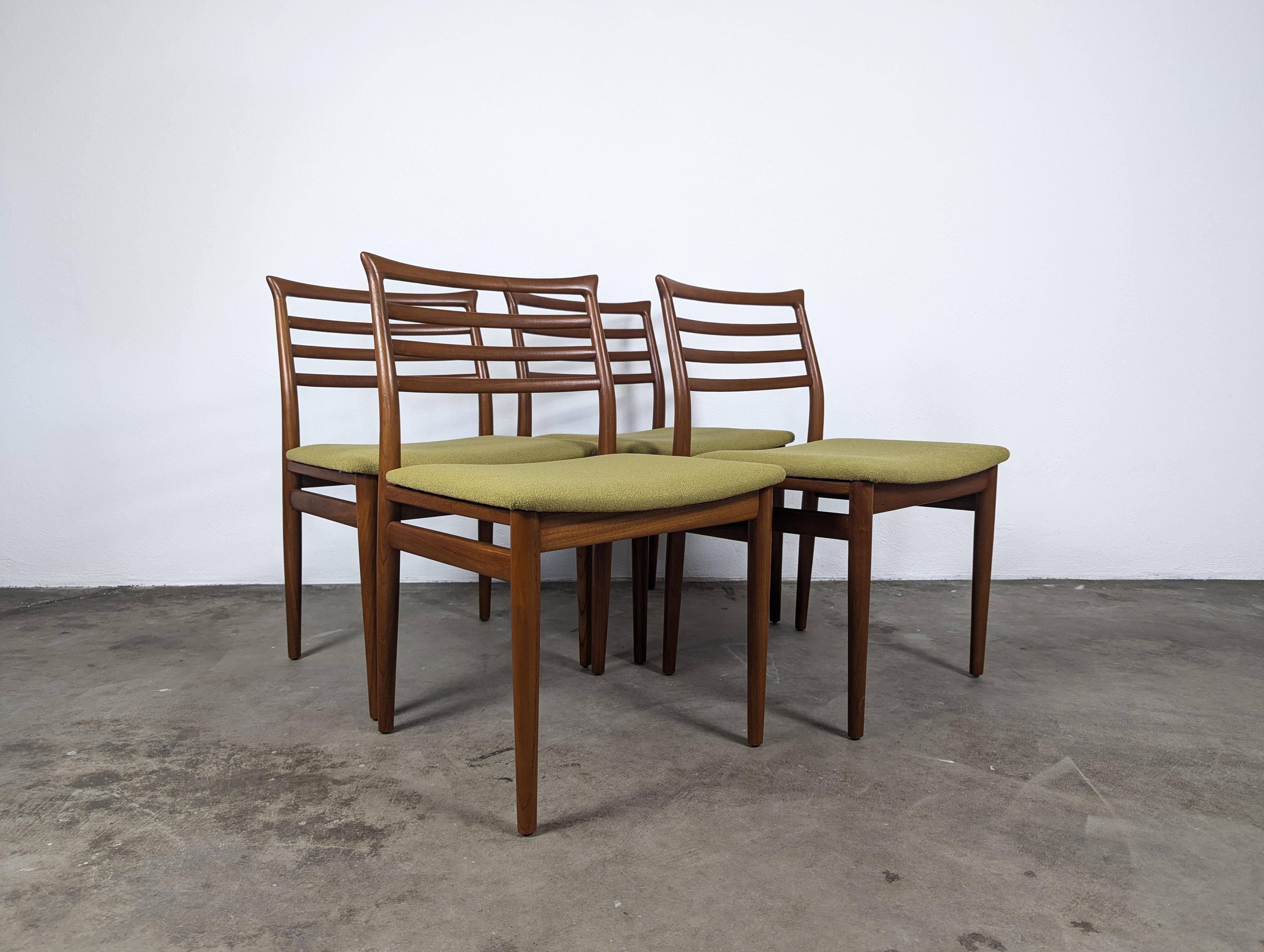In vendita uno squisito set di sedie da pranzo vintage della metà del secolo scorso, magistralmente disegnate dal famoso Erling Torvits per Sorø Stolefabrik. Realizzate negli anni '60, queste sedie sono una vera e propria testimonianza dell'eleganza
