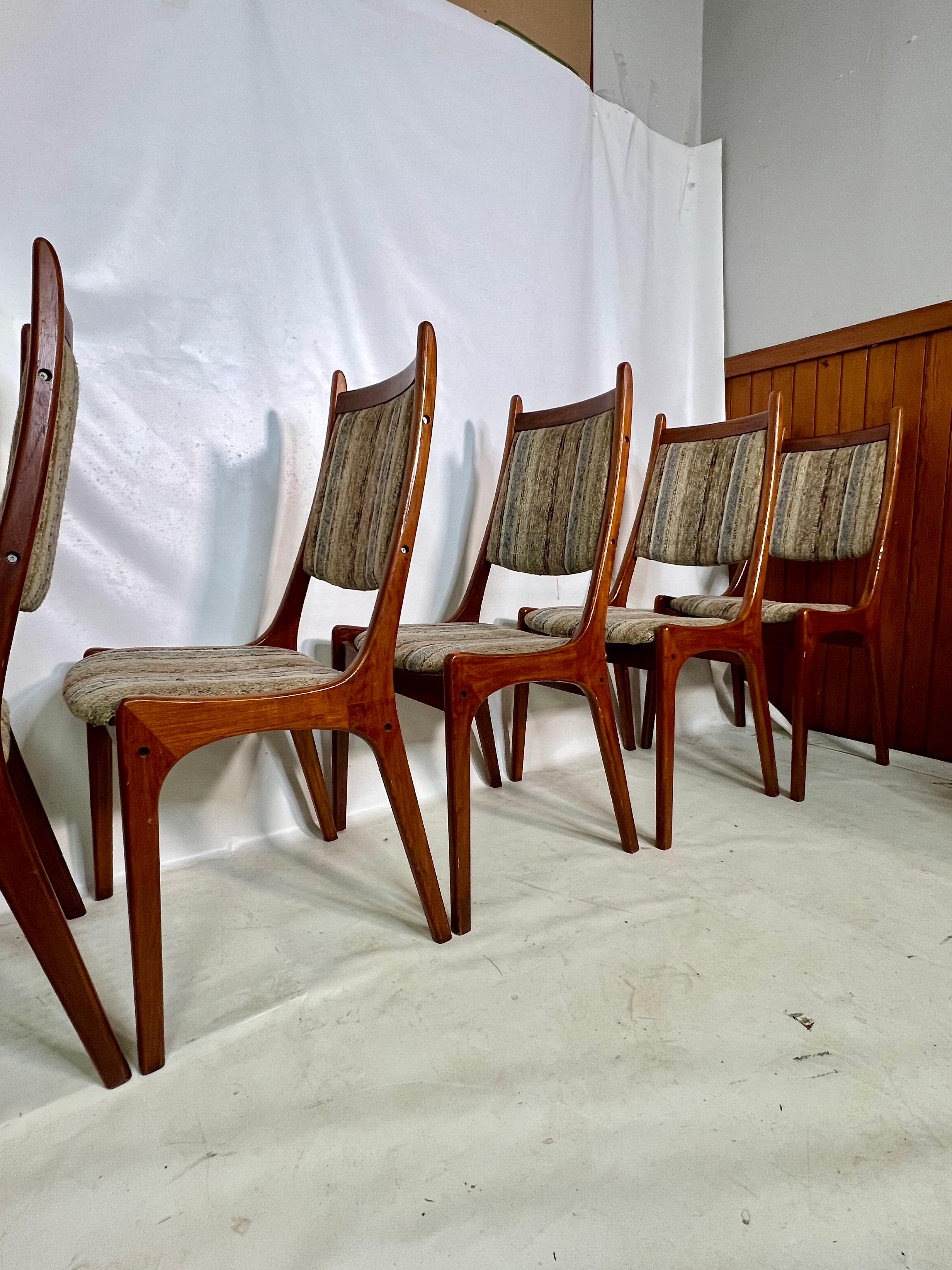 Mid-Century Teak Esszimmerstühle von R. Huber & Co. 6er Set im Zustand „Gut“ im Angebot in Esperance, NY