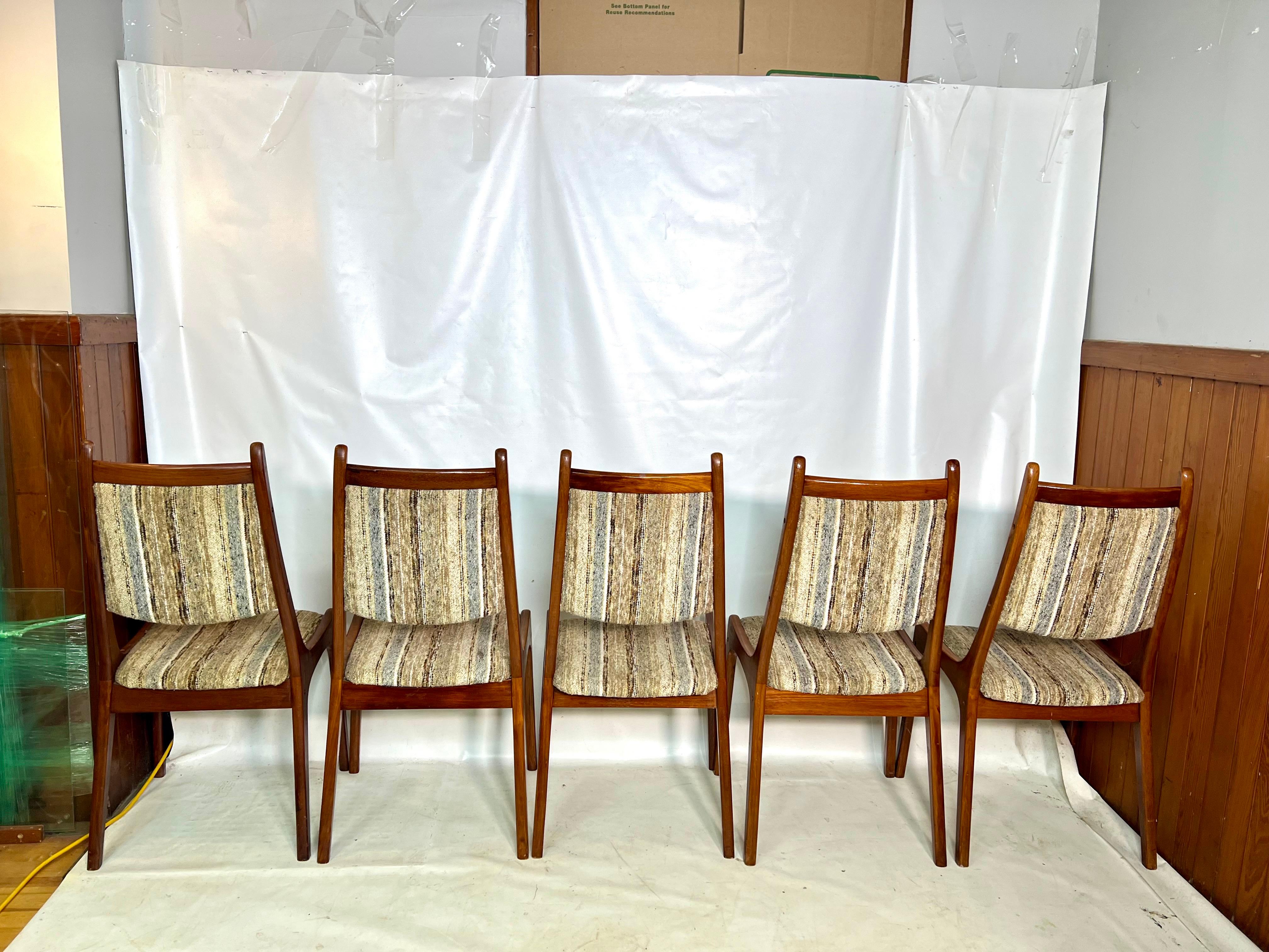 Mid-Century Teak Esszimmerstühle von R. Huber & Co. 6er Set (Mitte des 20. Jahrhunderts) im Angebot