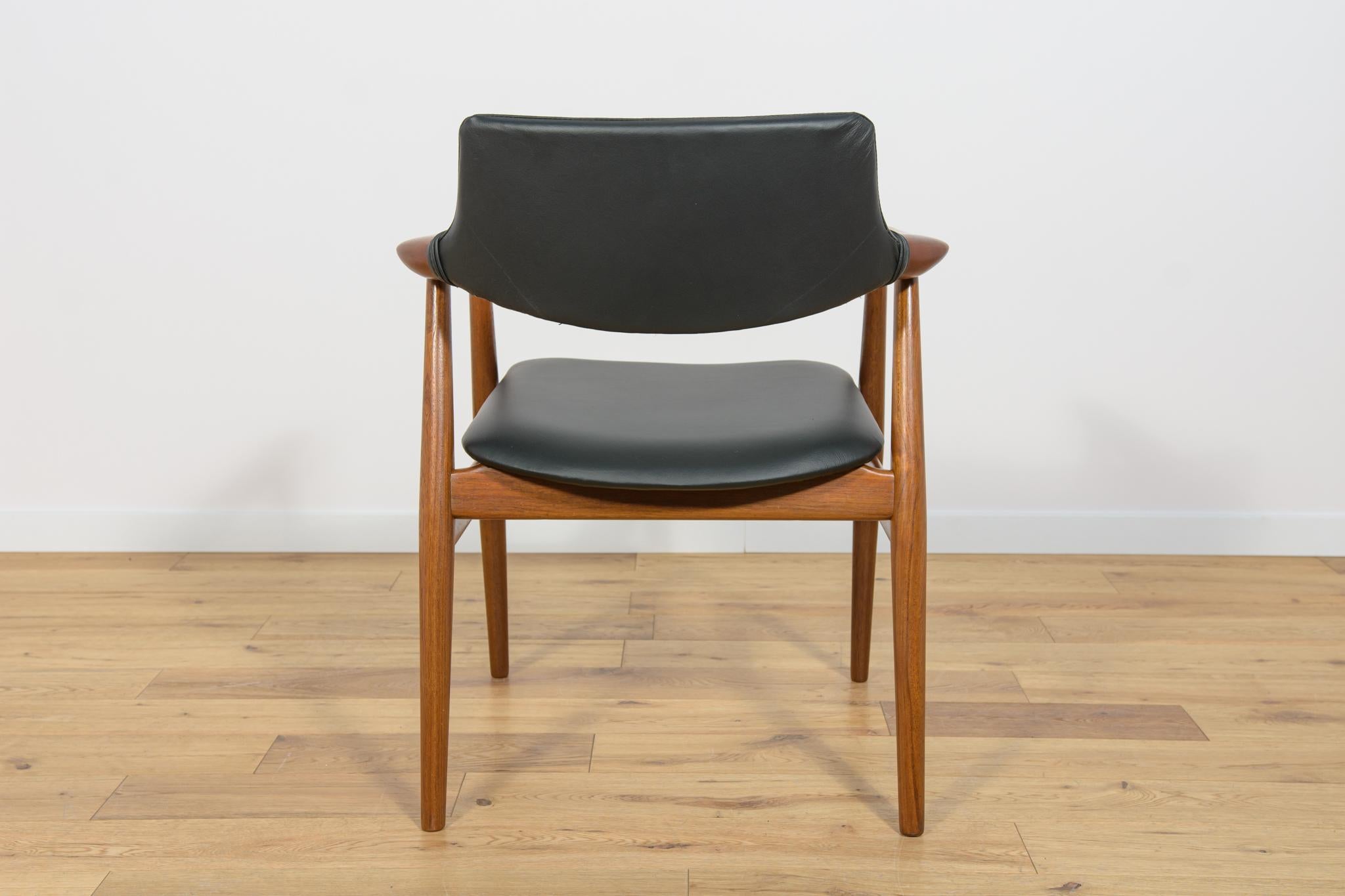 Mid century Teak Dining Chairs Model GM11 by Svend Åge Eriksen for Glostrup. For Sale 3