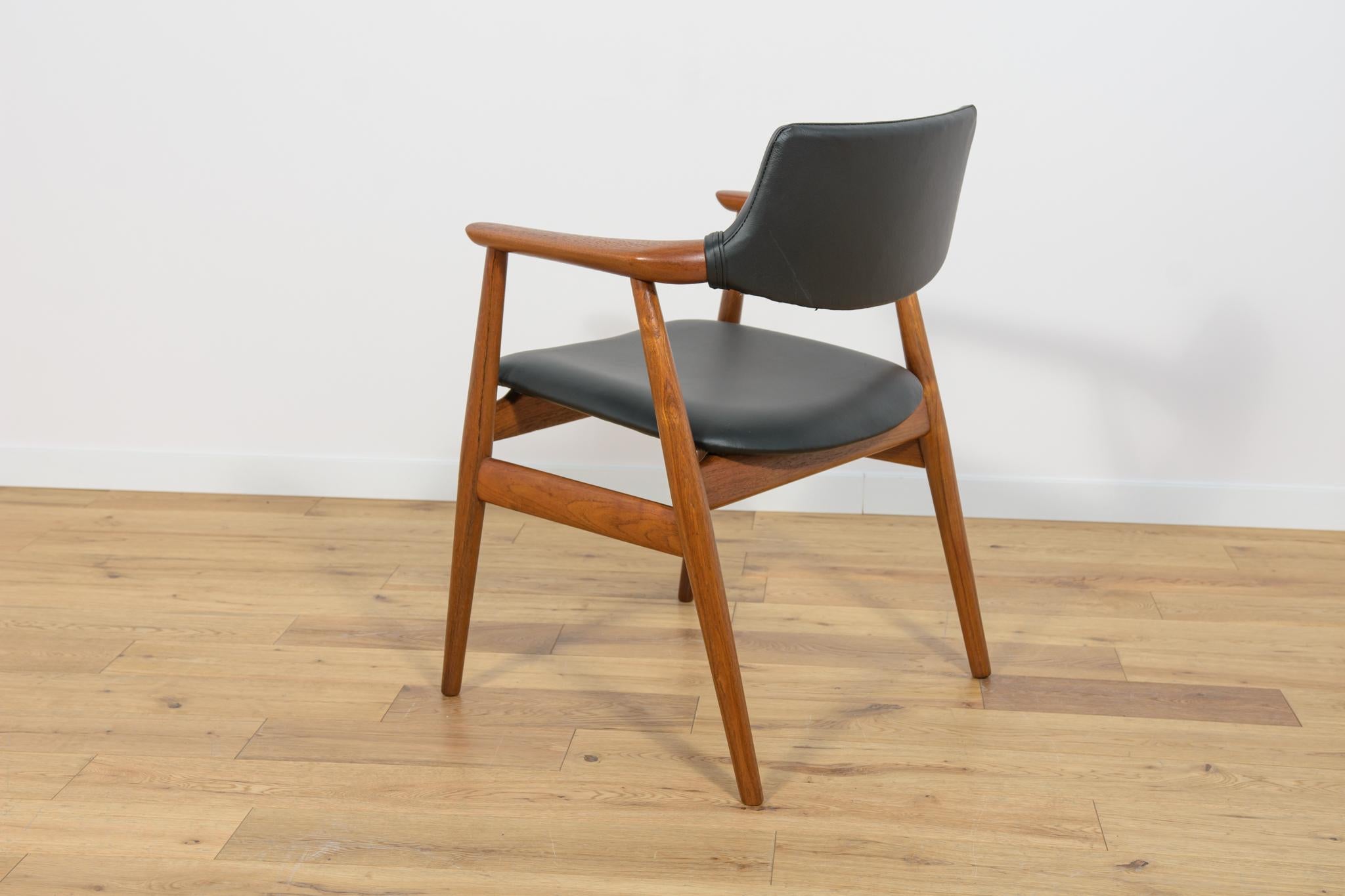 Mid century Teak Dining Chairs Model GM11 by Svend Åge Eriksen for Glostrup. For Sale 4