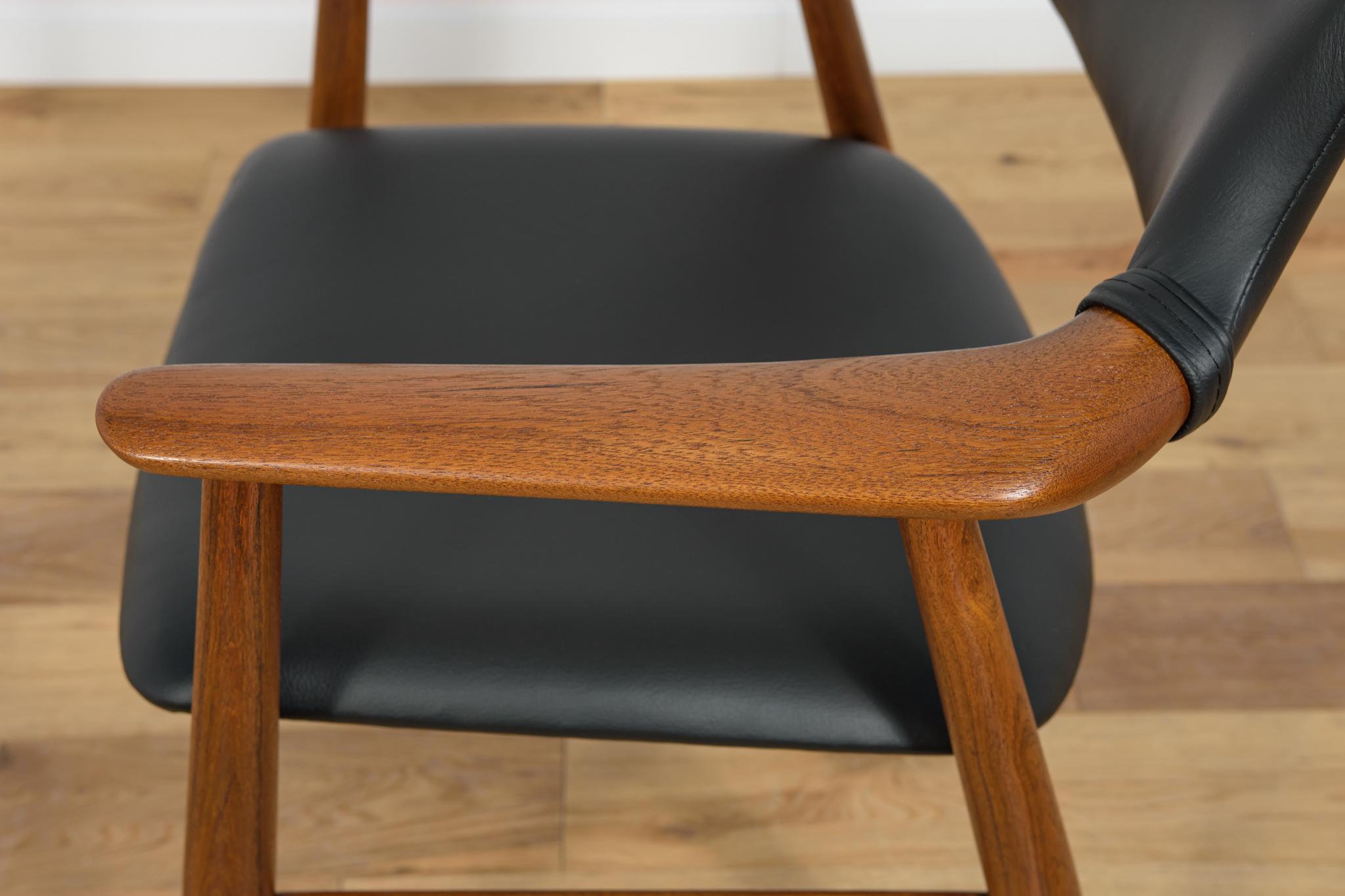 Mid century Teak Dining Chairs Model GM11 by Svend Åge Eriksen for Glostrup. For Sale 10