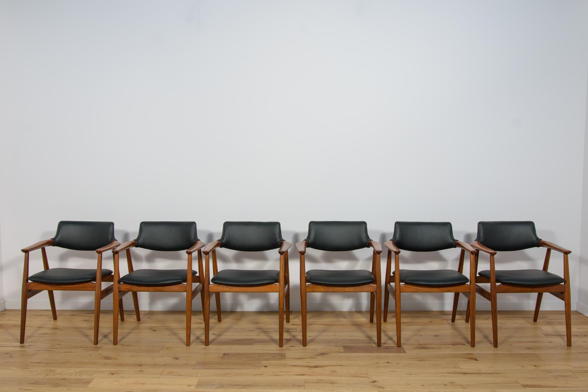 A set of six chairs designed by Svend Åge Eriksen for the Danish manufacture Glostrup in the 1960s. Chairs with a beautiful, unique form, testifying to the high craftsmanship of design and workmanship, characteristic of Danish design from the 60s.