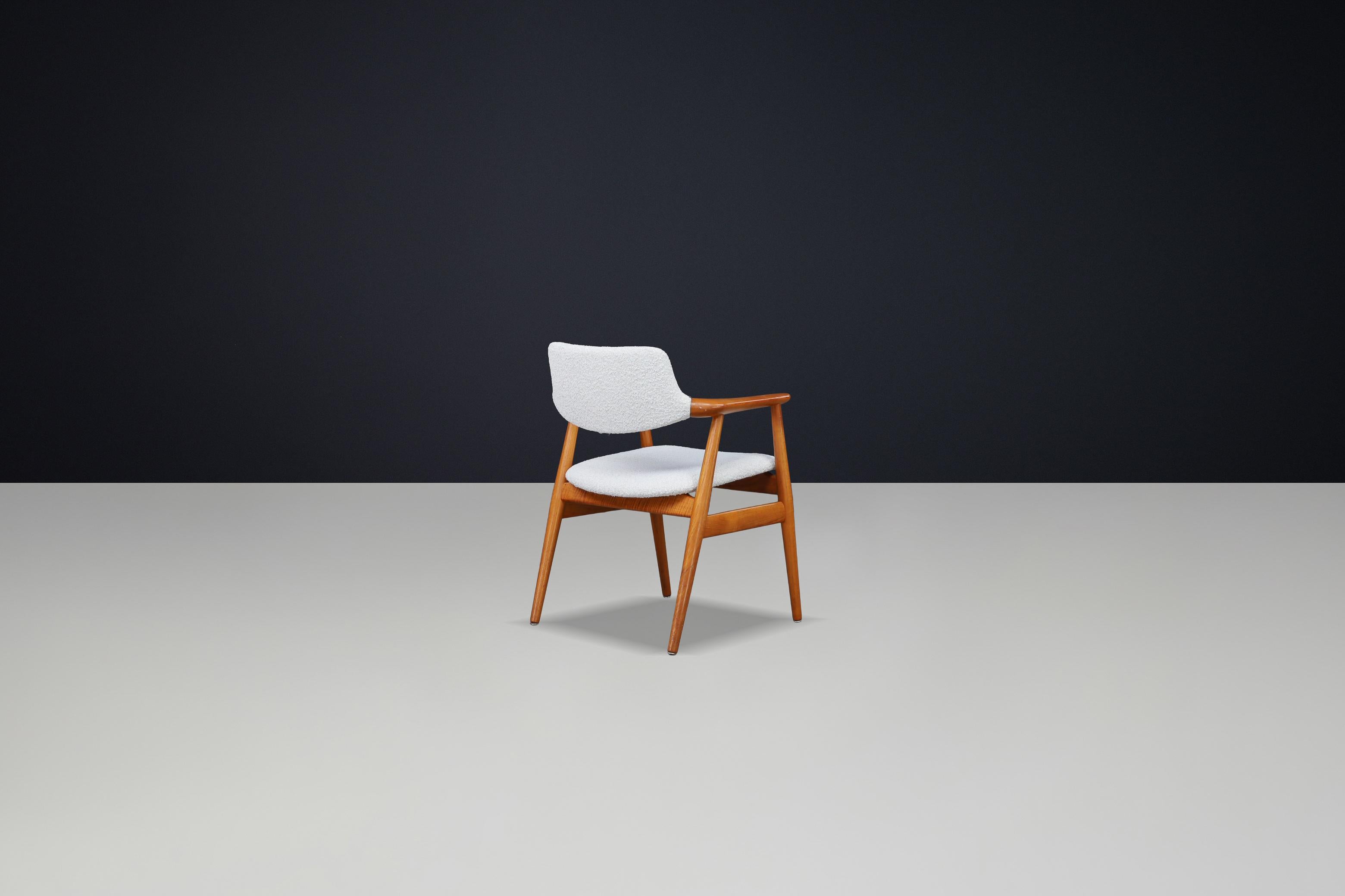 Tappezzeria Sedie da pranzo in teak di metà secolo Modello GM11 di Svend Åge Eriksen per Glostrup in vendita