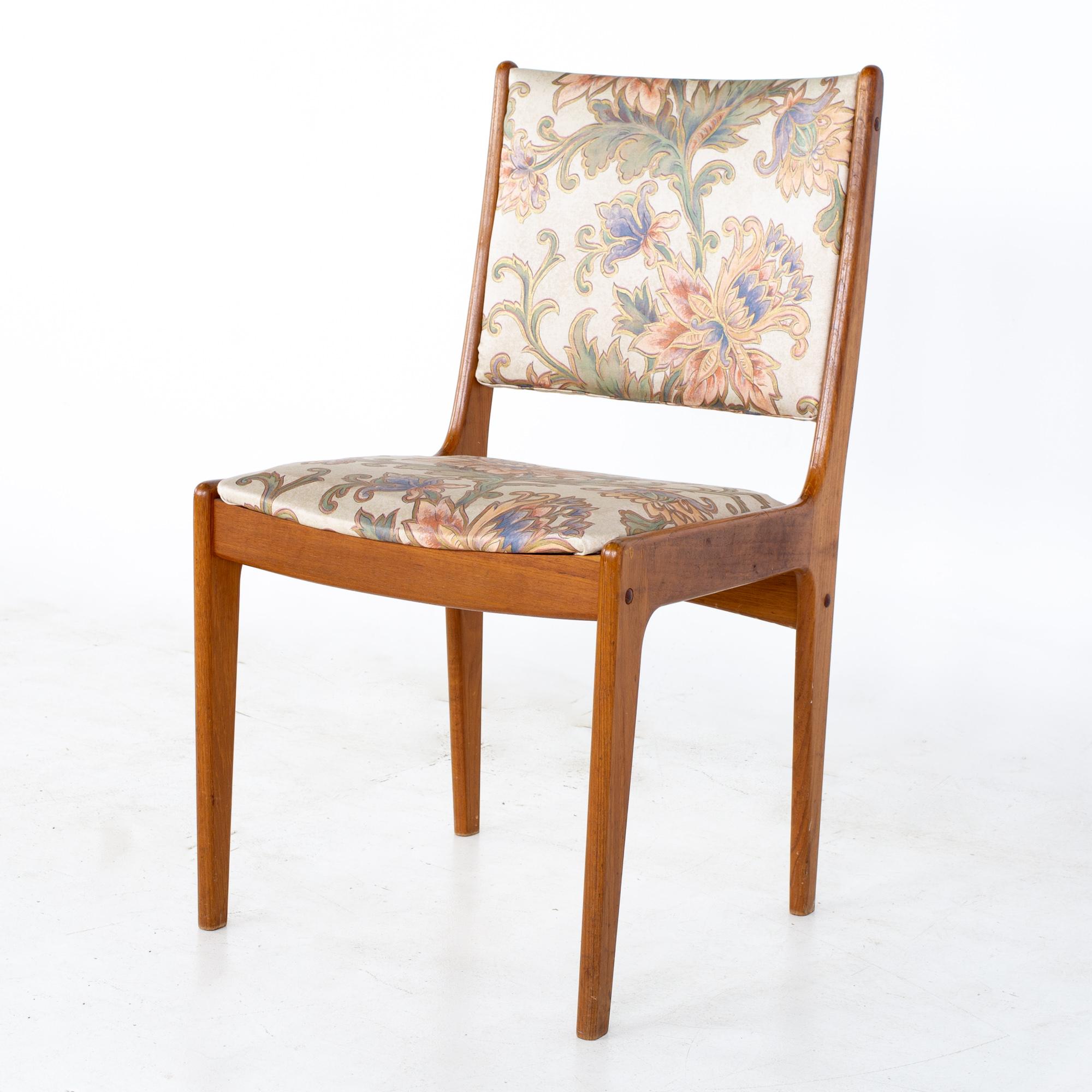 Mid Century Teak Dining Chairs, Set of 5 For Sale 8