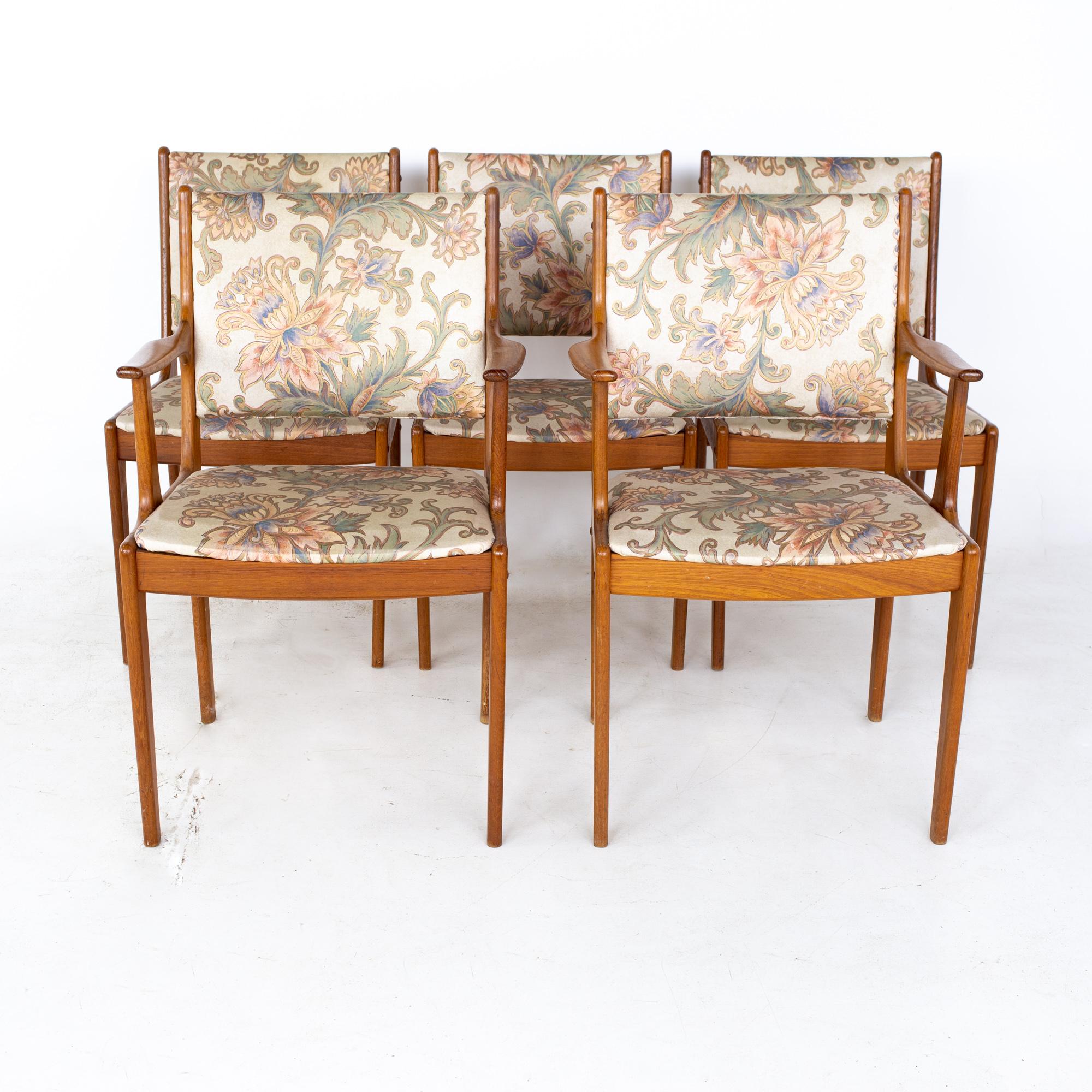 Mid century teak dining chairs - set of 5

Each chair measures: 22.75 wide x 21 deep x 34.5 inches high, with a seat height of 17 and arm height/chair clearance of 27 inches

All pieces of furniture can be had in what we call restored vintage