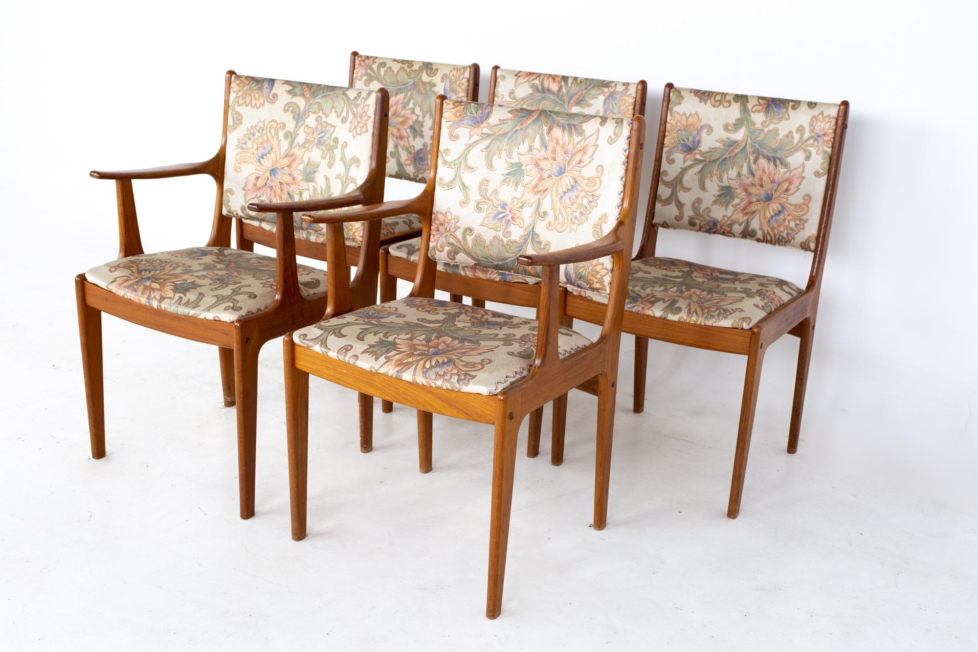 Mid-Century Modern Chaises de salle à manger en teck du milieu du siècle dernier, lot de 5 en vente