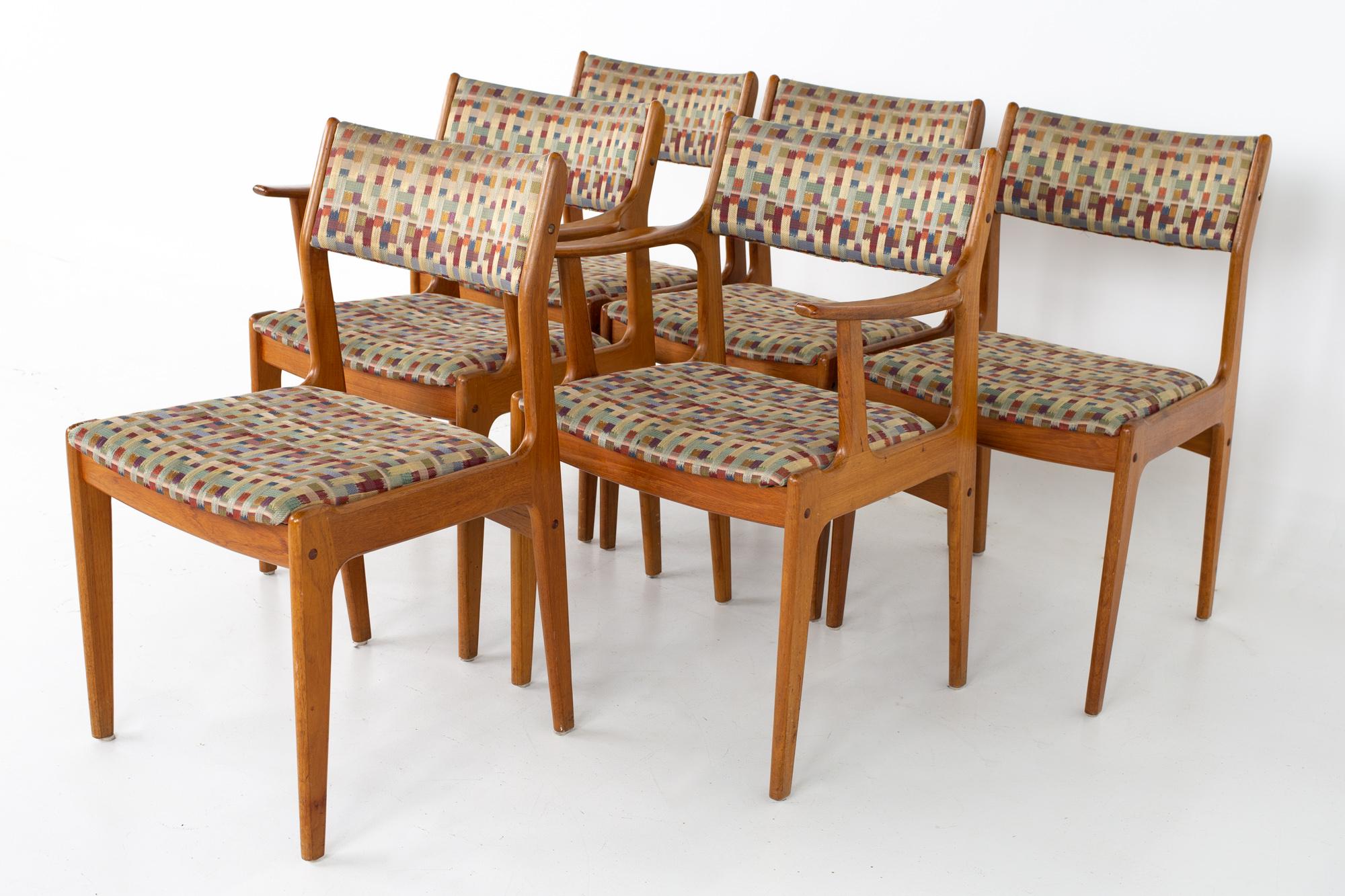 Mid Century teak dining chairs - Set of 6
Each chair measures: 19 wide x 20 deep x 33 high, with a seat height of 17.5 inches

All pieces of furniture can be had in what we call restored vintage condition. That means the piece is restored upon