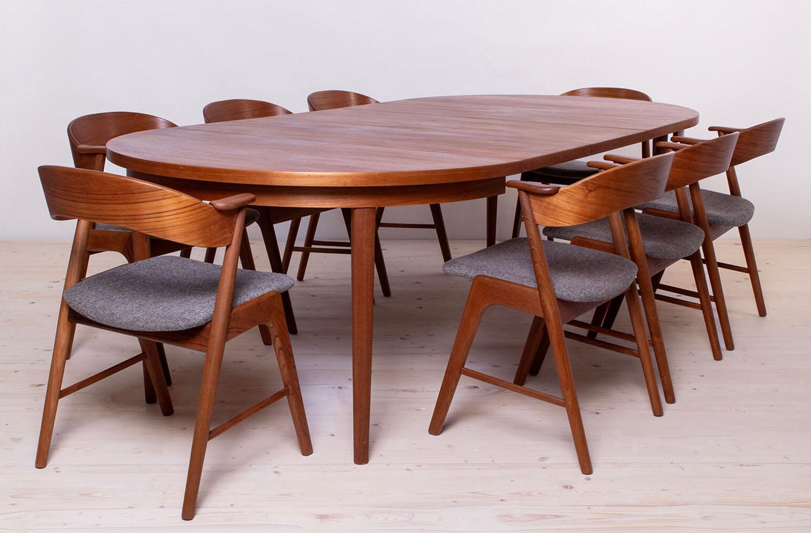 Huilé Ensemble de salle à manger en teck du milieu du siècle par Korup, 8 chaises, table extensible, Danemark, années 1960
