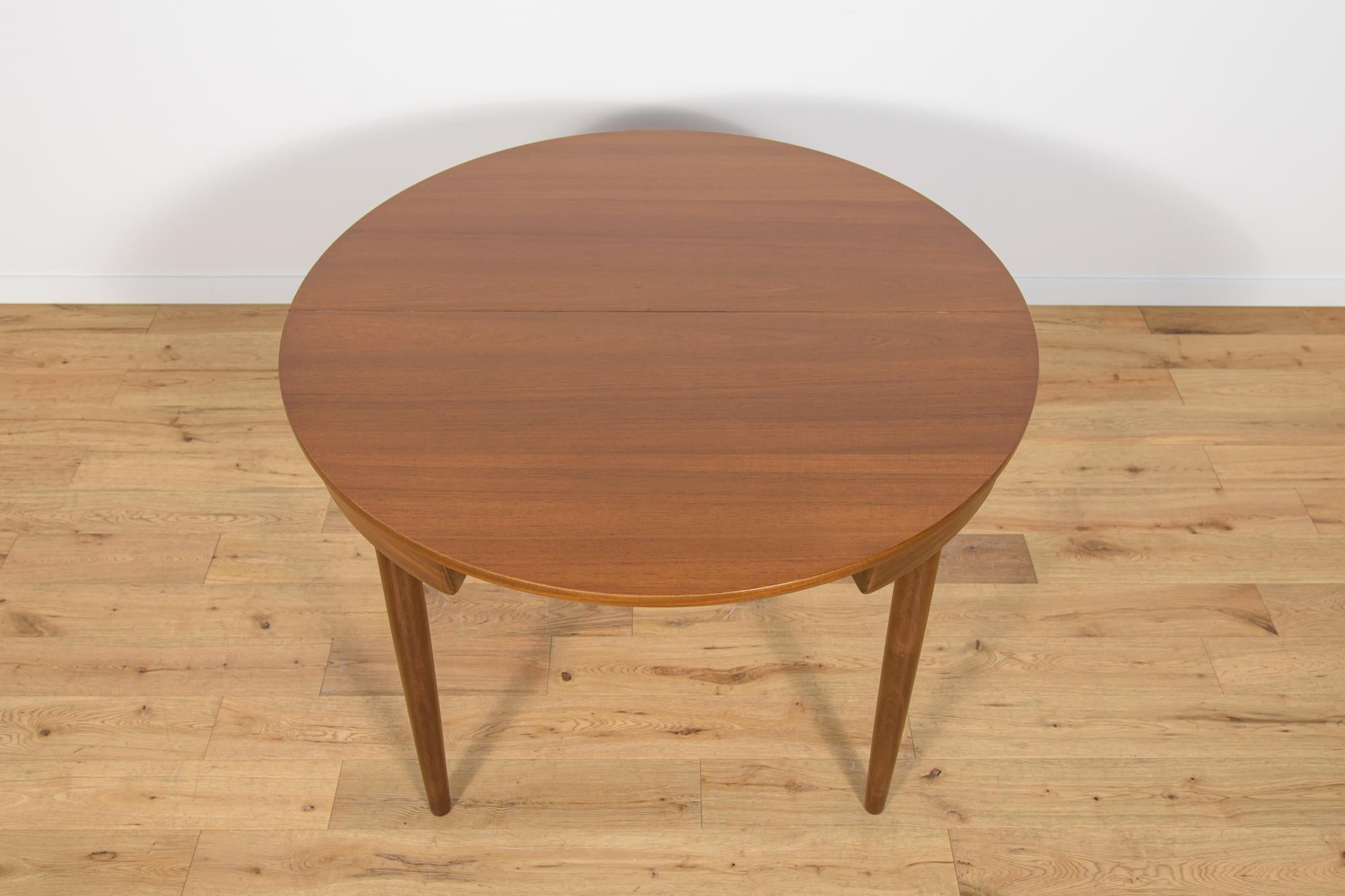  Mid-Century Teak Dining Table and Chairs Set by Hans Olsen for Frem Røjle. For Sale 4