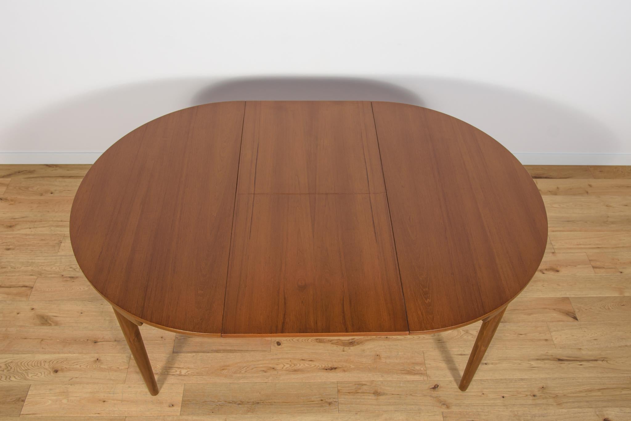  Mid-Century Teak Dining Table and Chairs Set by Hans Olsen for Frem Røjle. For Sale 8