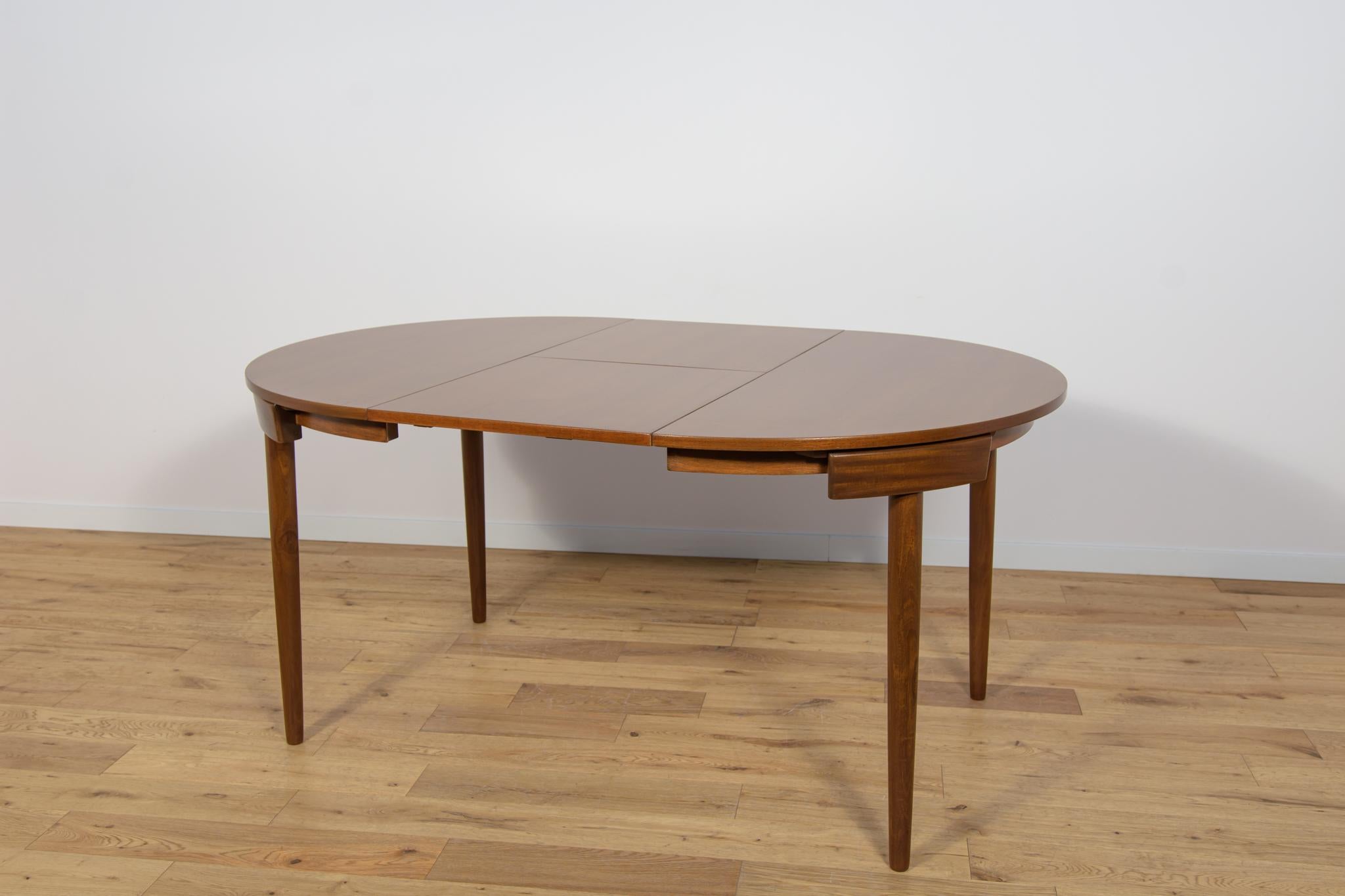  Mid-Century Teak Dining Table and Chairs Set by Hans Olsen for Frem Røjle. For Sale 9