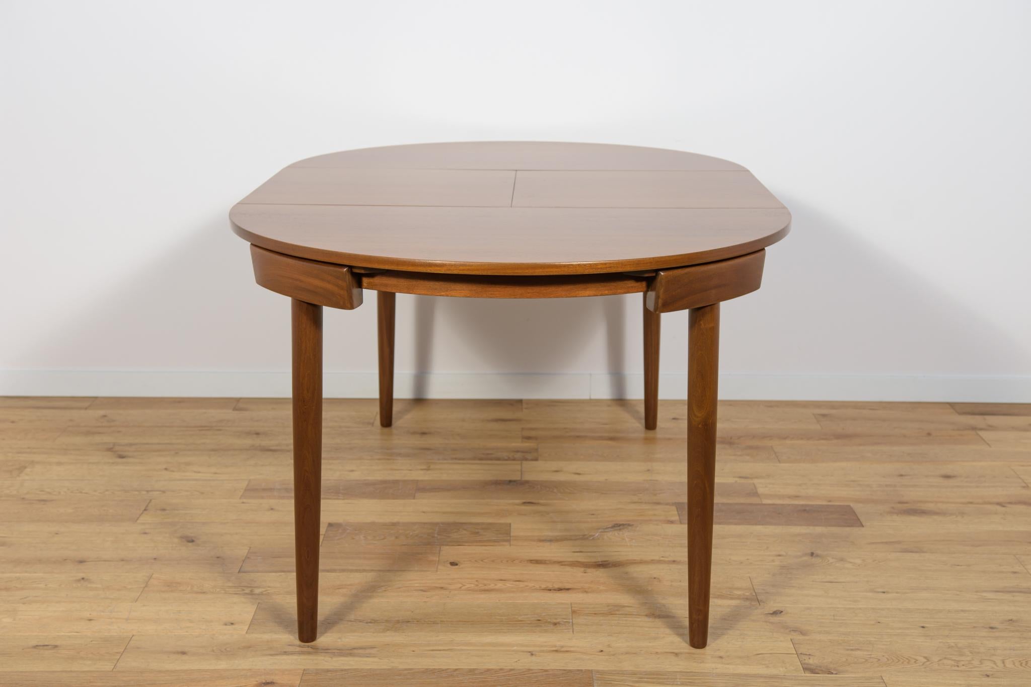 Mid-Century Teak Dining Table and Chairs Set by Hans Olsen for Frem Røjle. For Sale 10
