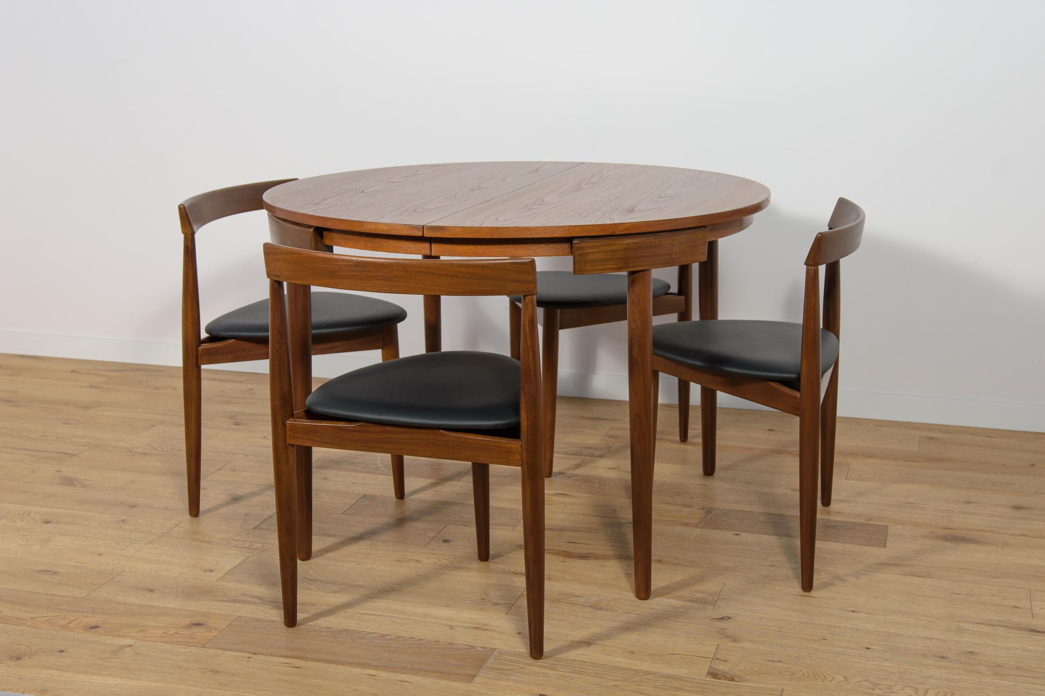 Danish Mid-Century Teak Dining Table and Chairs Set by Hans Olsen for Frem Røjle. For Sale