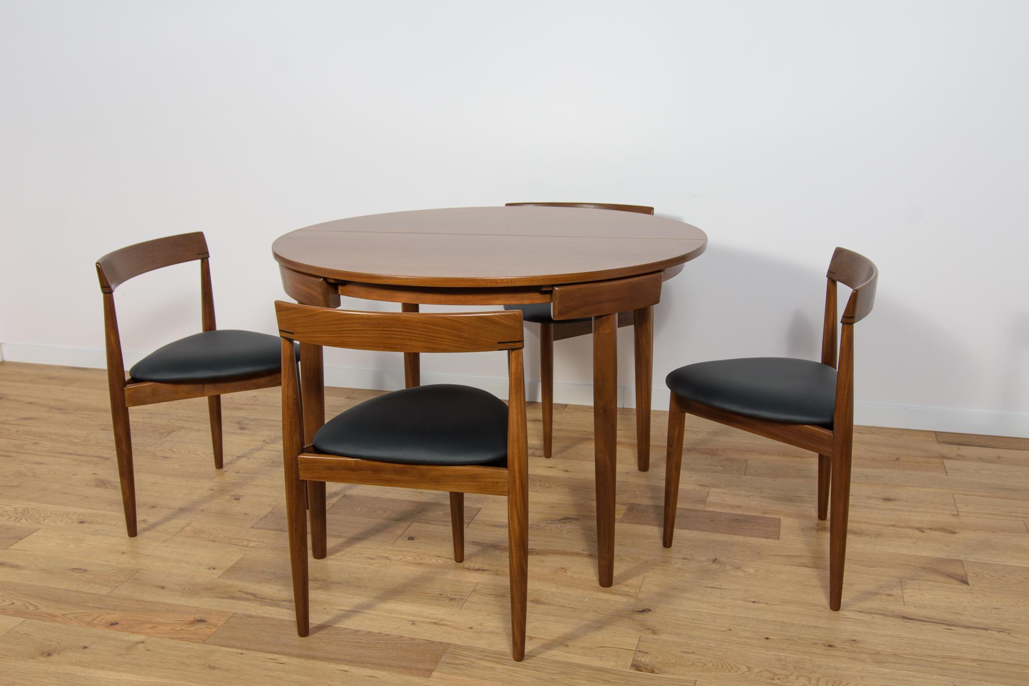 Woodwork  Mid-Century Teak Dining Table and Chairs Set by Hans Olsen for Frem Røjle. For Sale