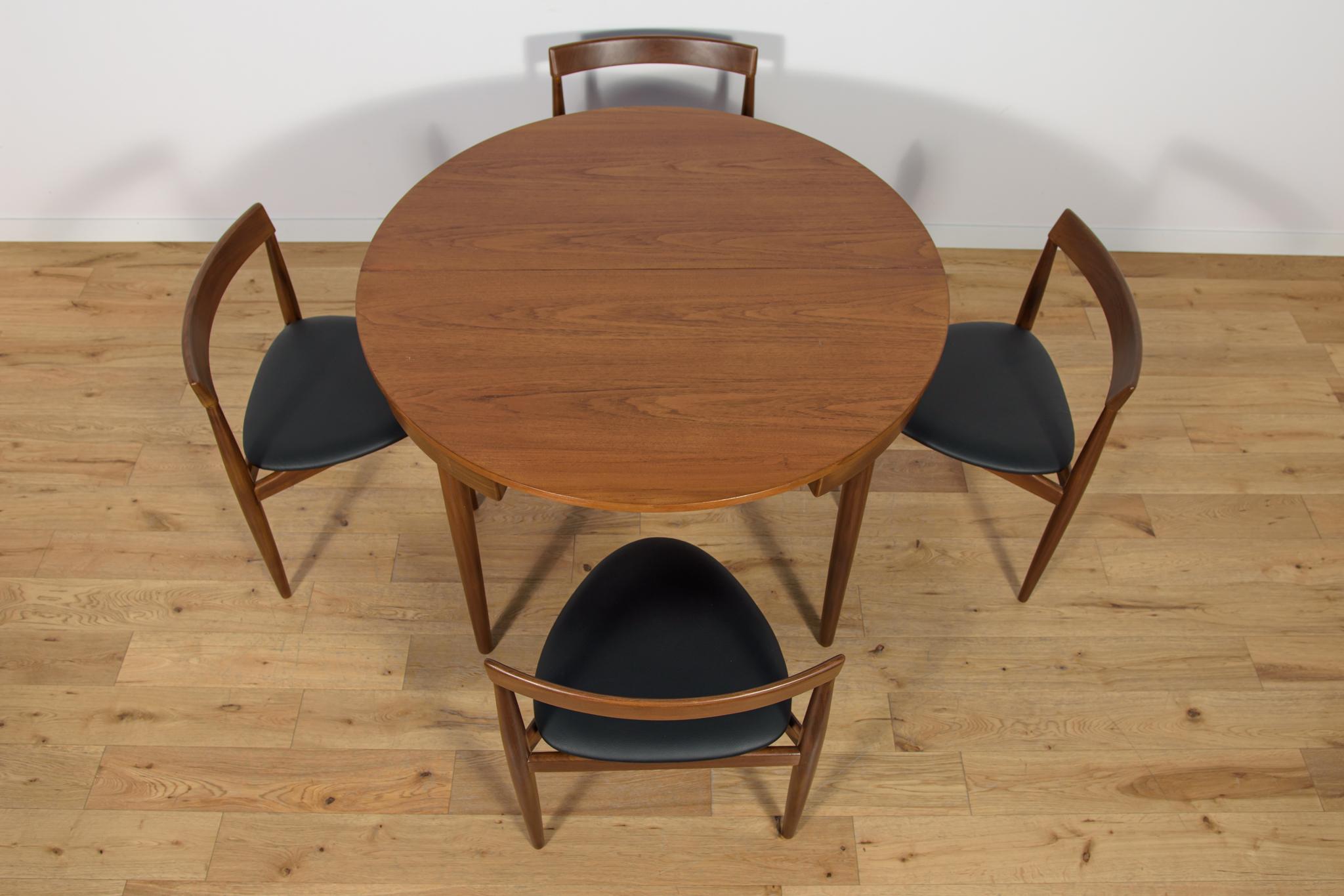Woodwork Mid-Century Teak Dining Table and Chairs Set by Hans Olsen for Frem Røjle. For Sale