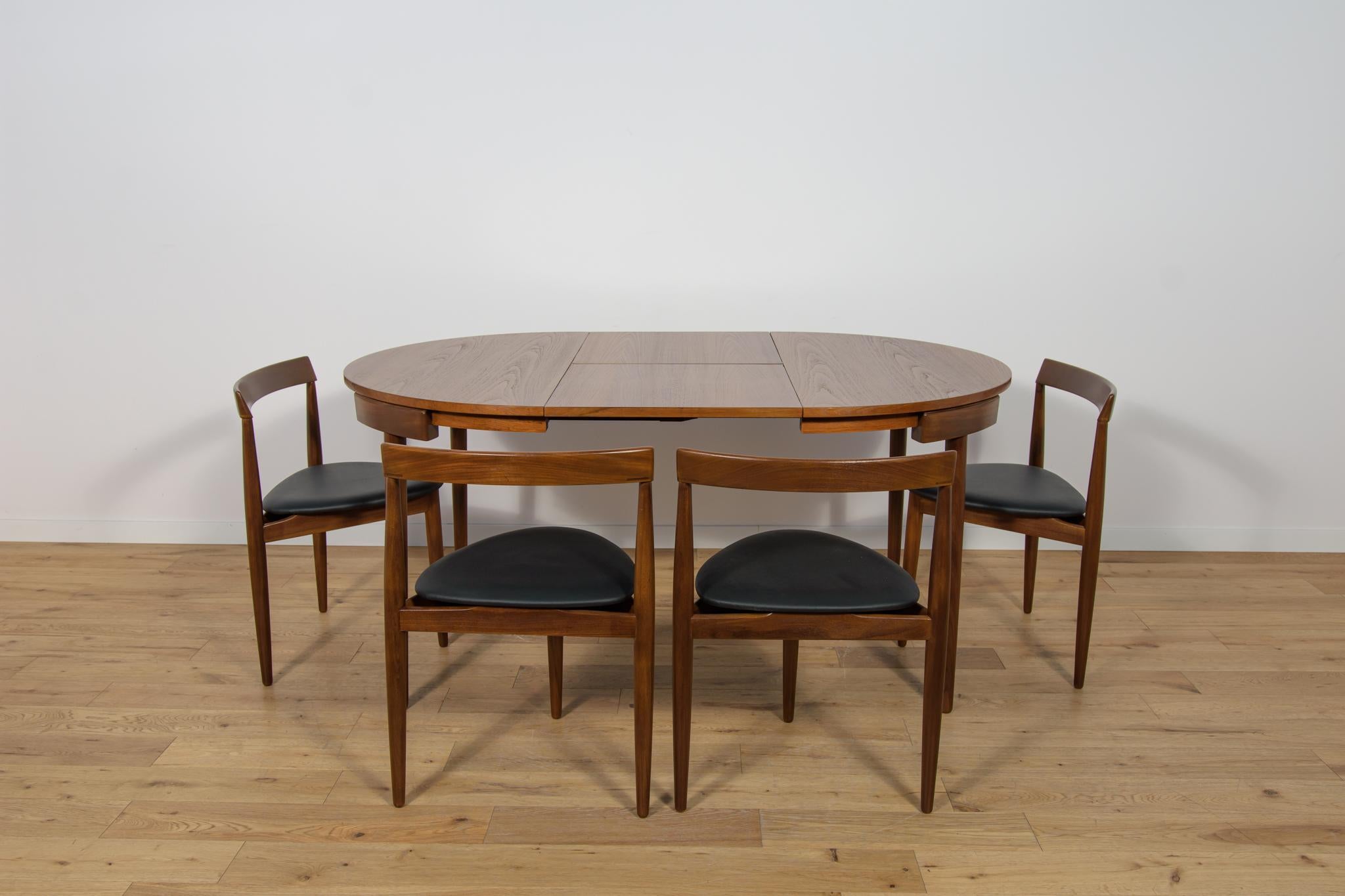 Mid-Century Teak Dining Table and Chairs Set by Hans Olsen for Frem Røjle. In Excellent Condition For Sale In GNIEZNO, 30