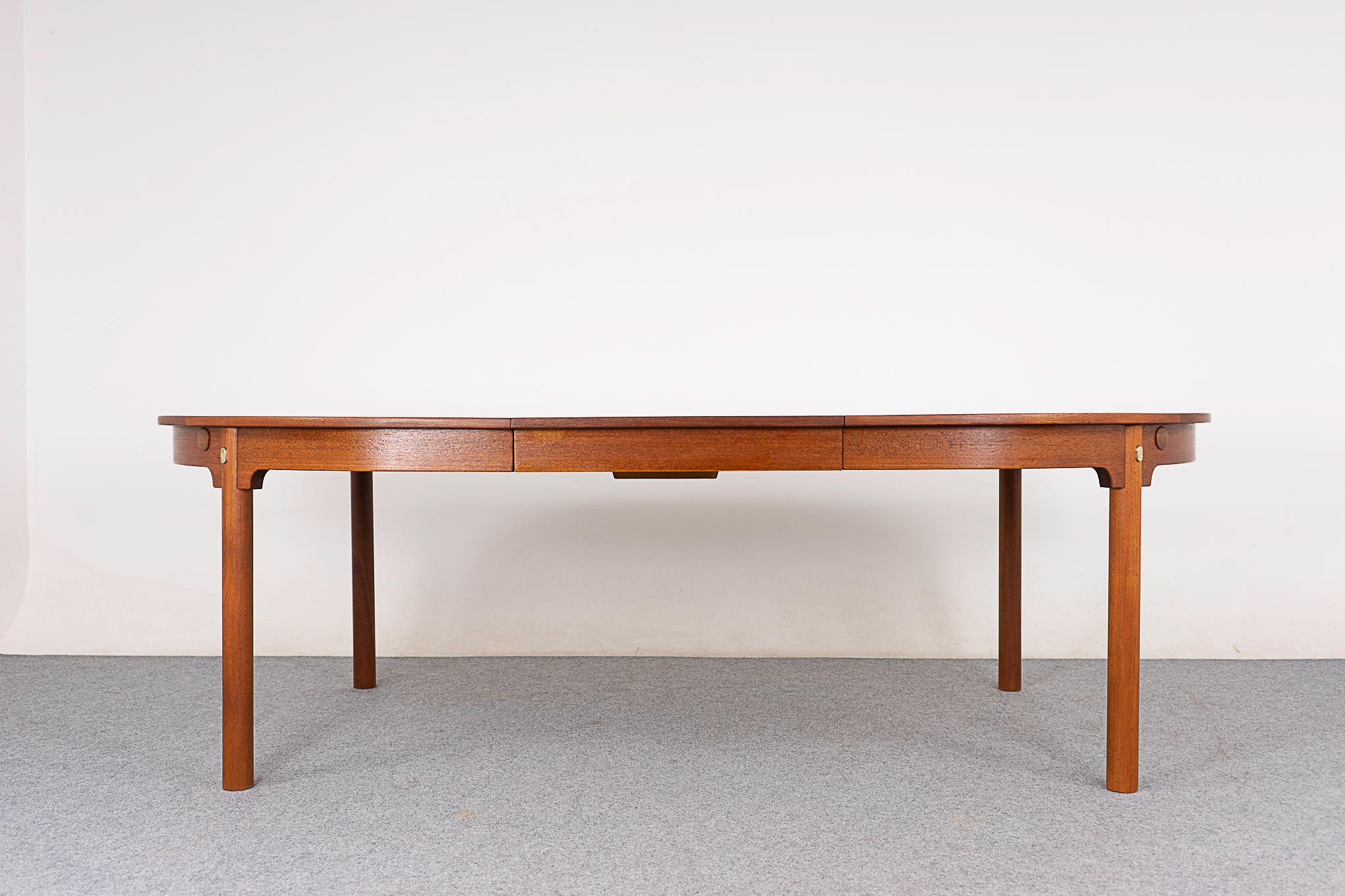 Mid-Century Teak Dining Table by Borge Mogensen For Sale 3