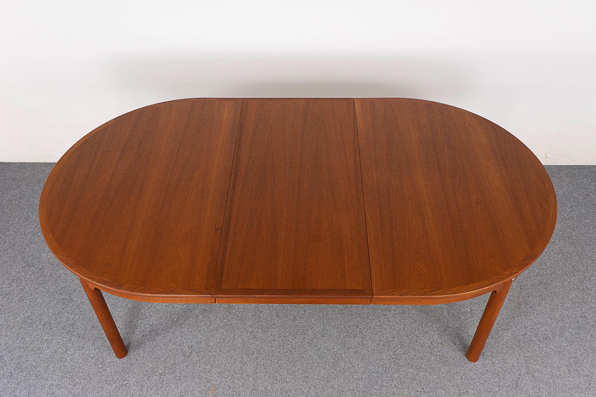 Mid-Century Teak Dining Table by Borge Mogensen For Sale 4
