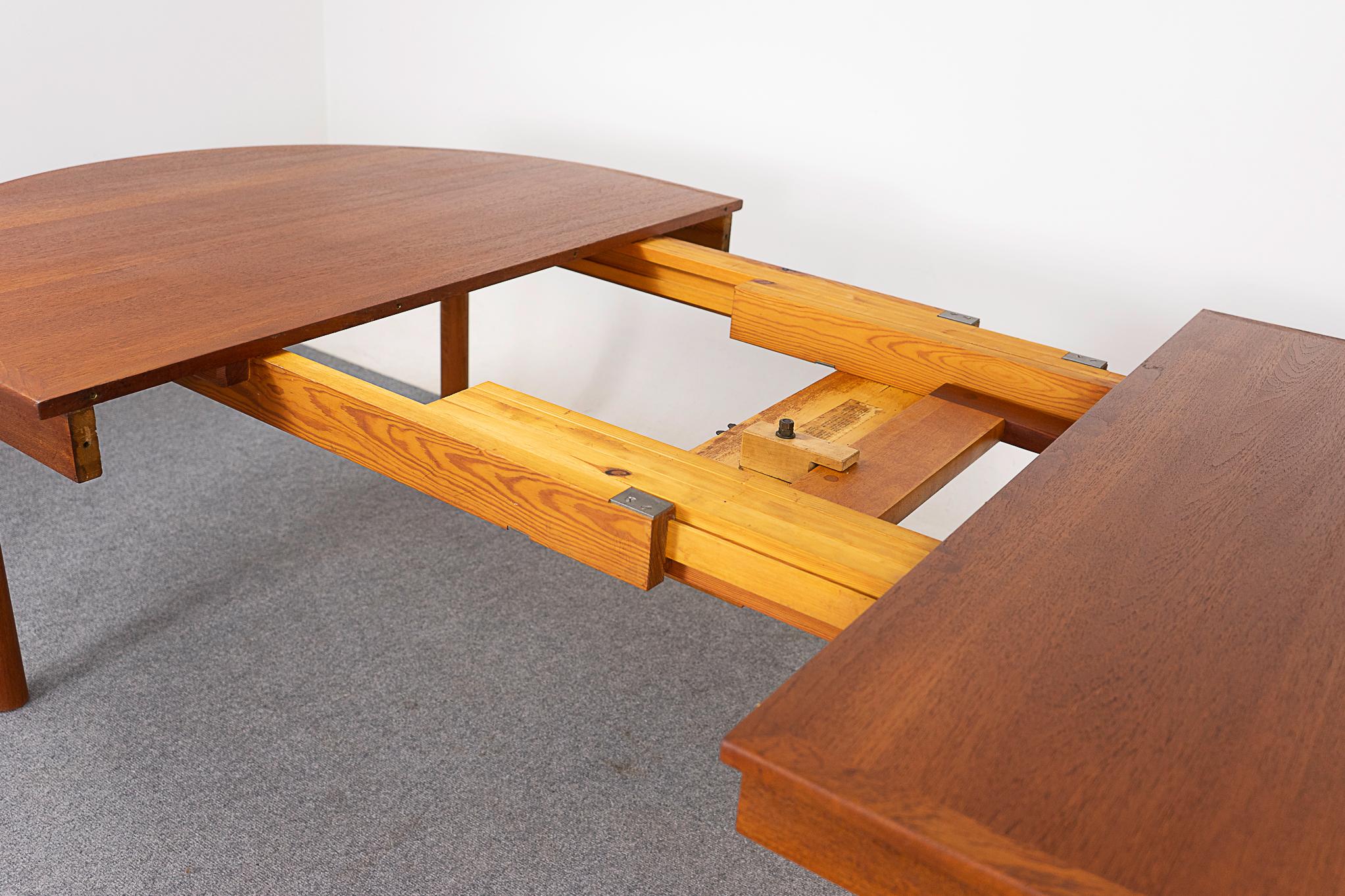 Mid-Century Teak Dining Table by Borge Mogensen For Sale 1