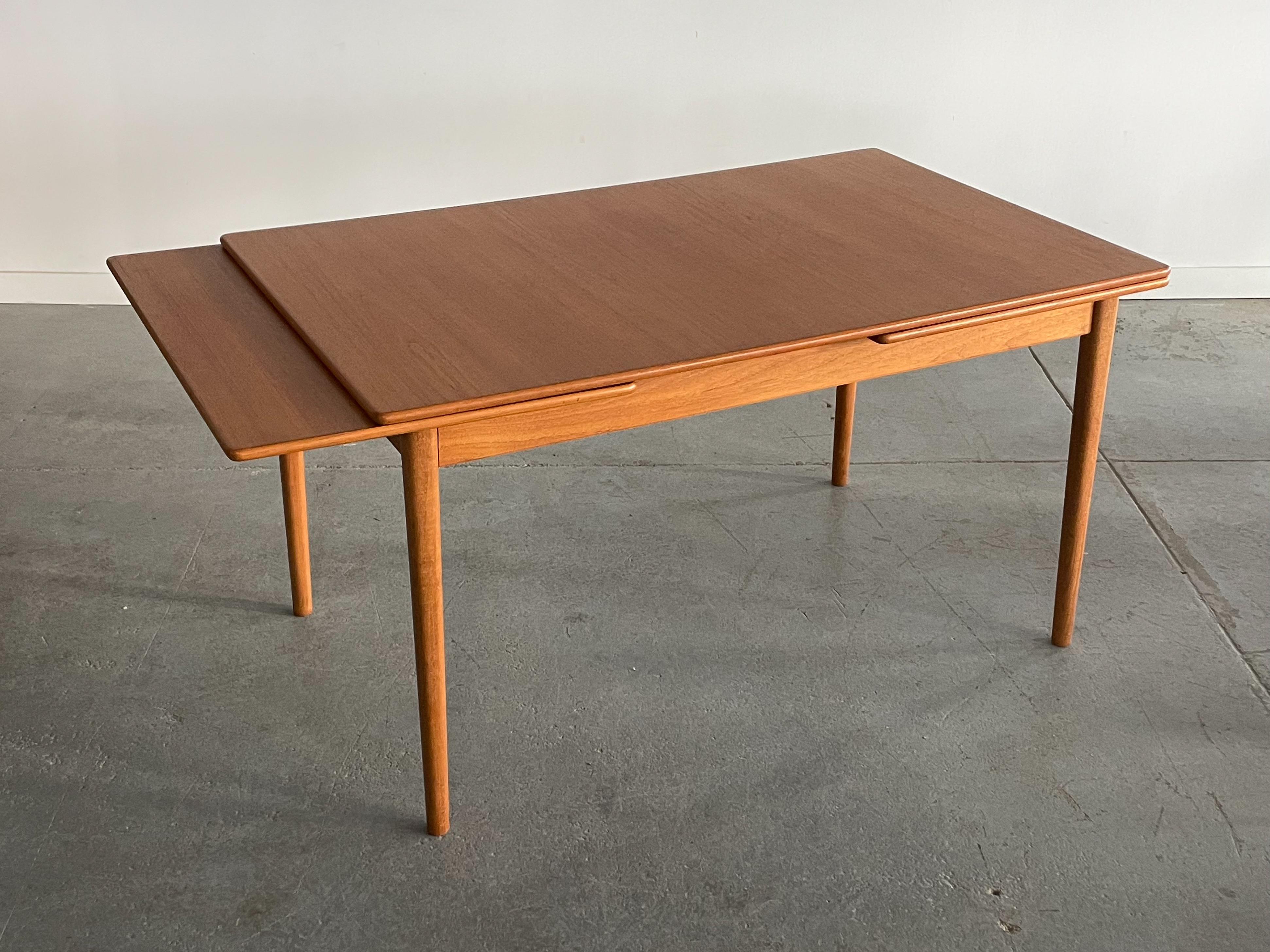Table de salle à manger rectangulaire extensible en teck, conçue par Nils Jonsson pour Troeds Sweden. Mesure 60